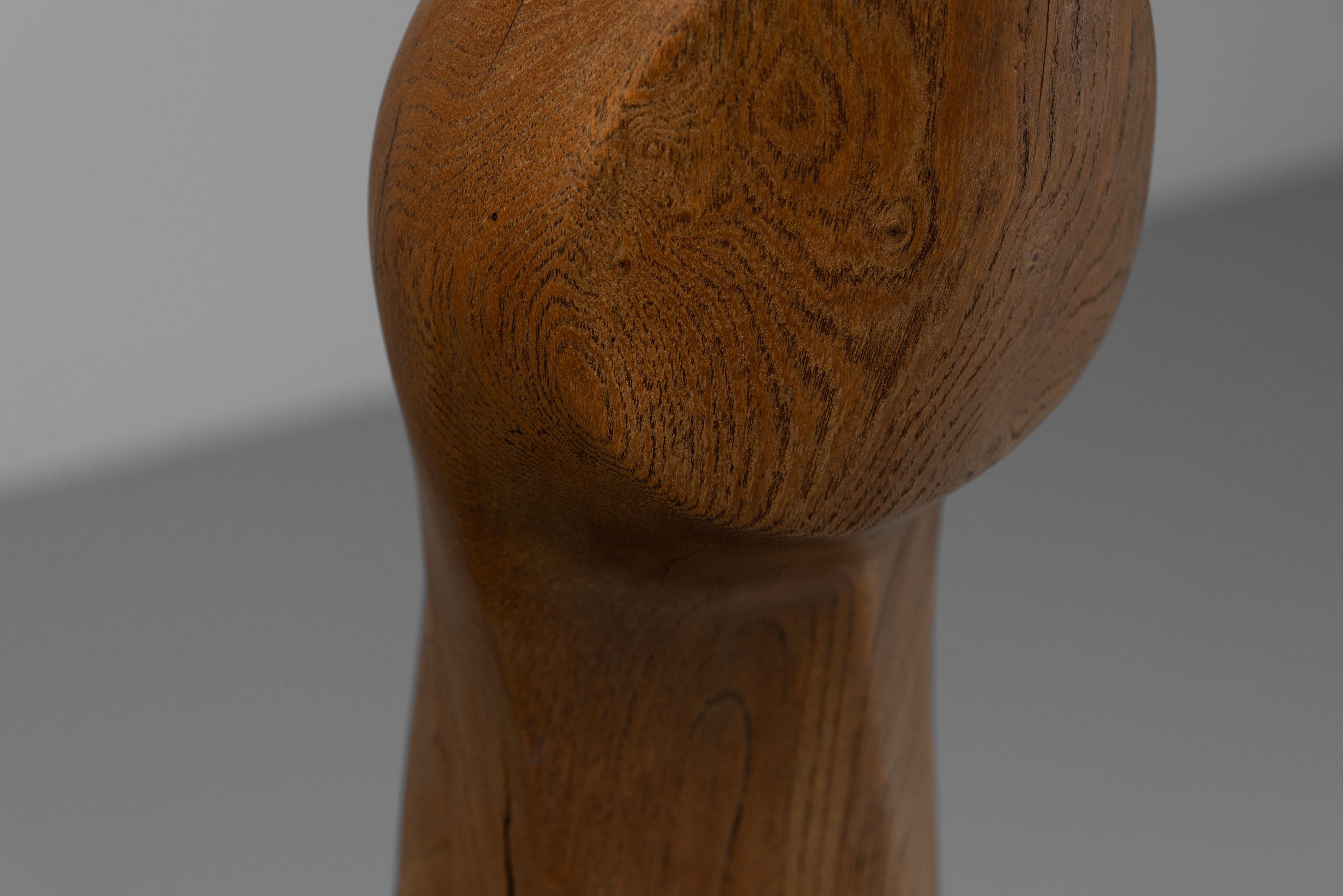 Abstract oak sculpture signed LM France 1960 In Good Condition For Sale In Roosendaal, Noord Brabant