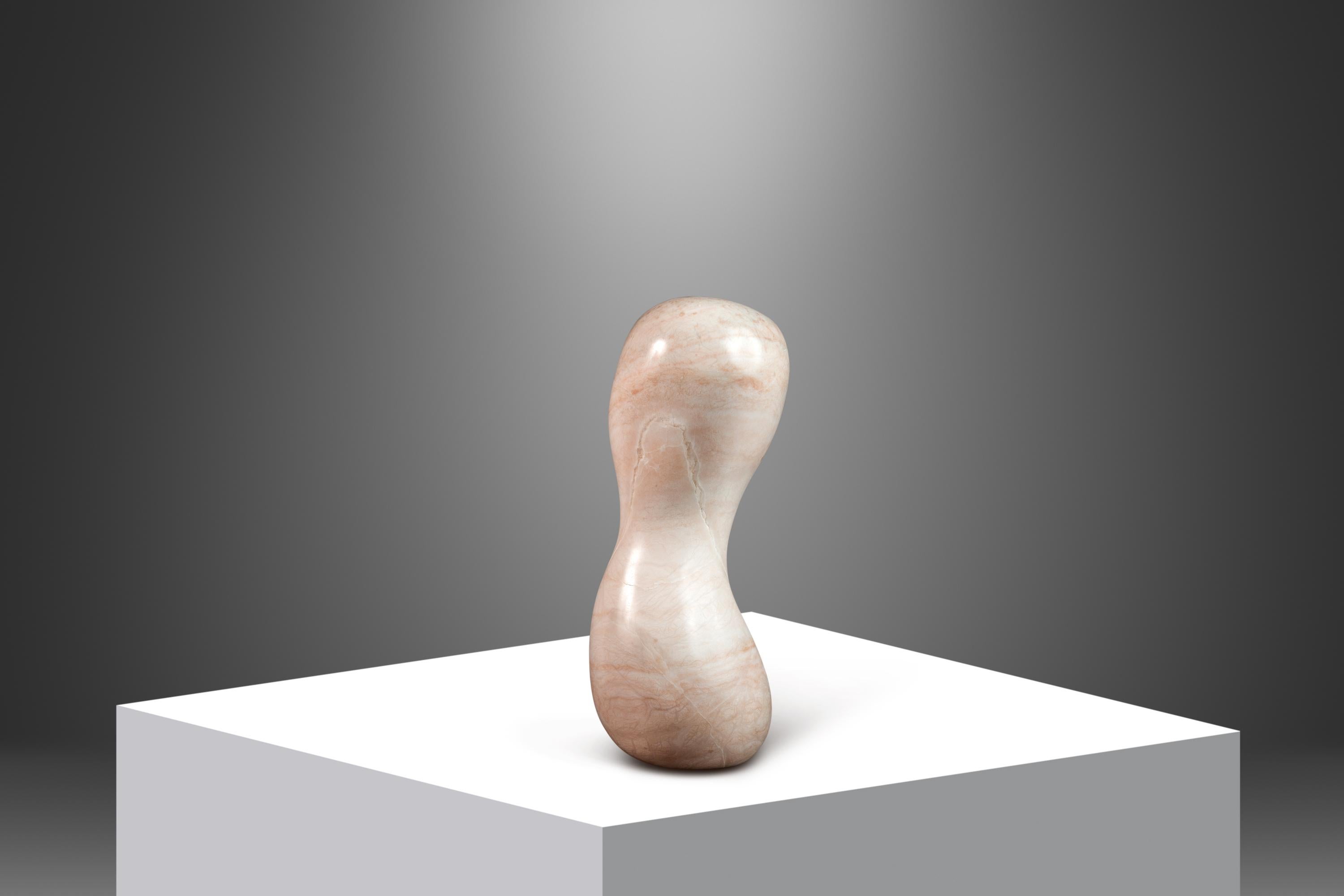 Abstrakte längliche „Arrokoth“-Skulptur aus massivem Alabaster von Mark Leblanc, USA  (21. Jahrhundert und zeitgenössisch) im Angebot