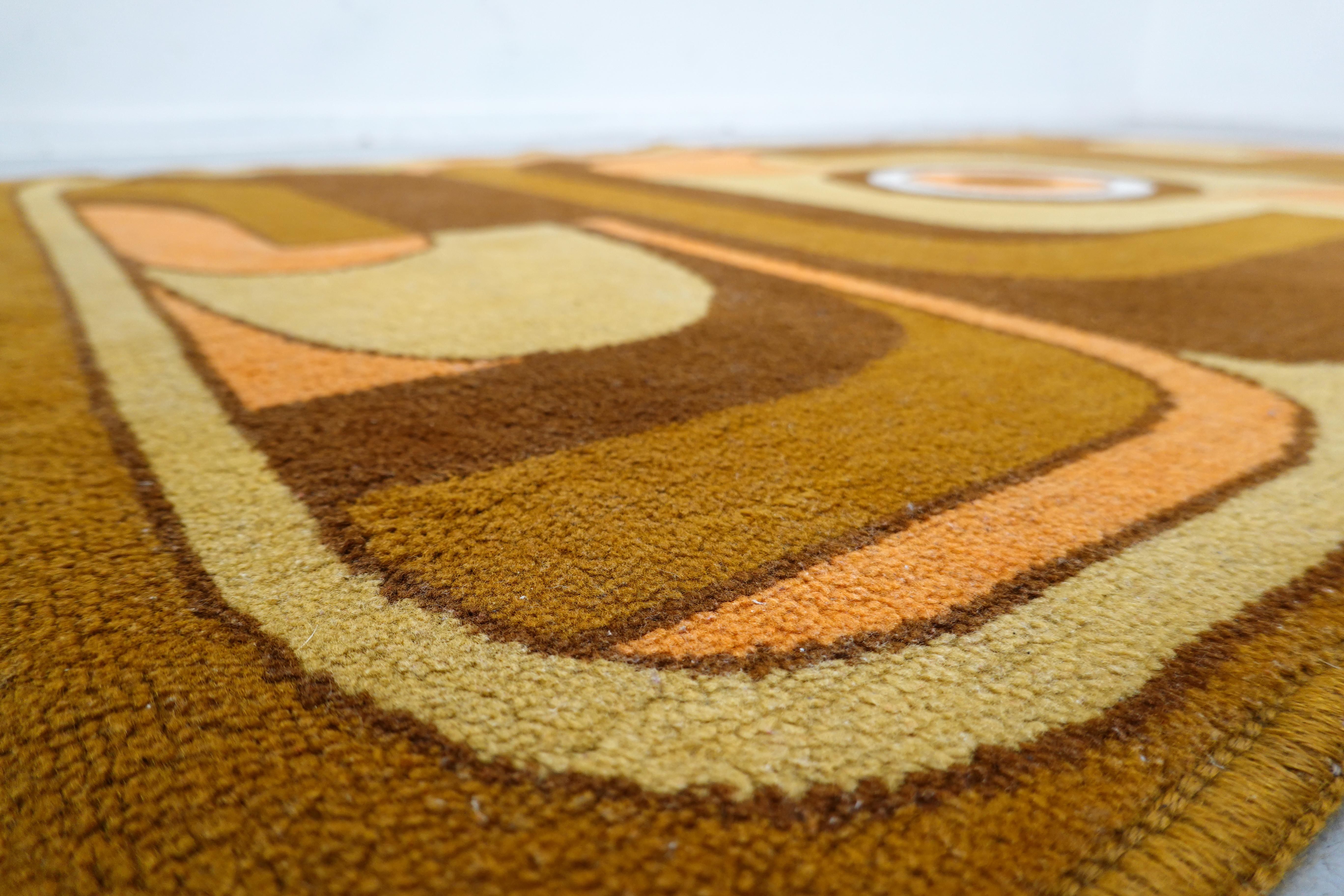 Abstract Orange, Yellow and Brown Wool Carpet, 1970s In Good Condition For Sale In Brussels, BE