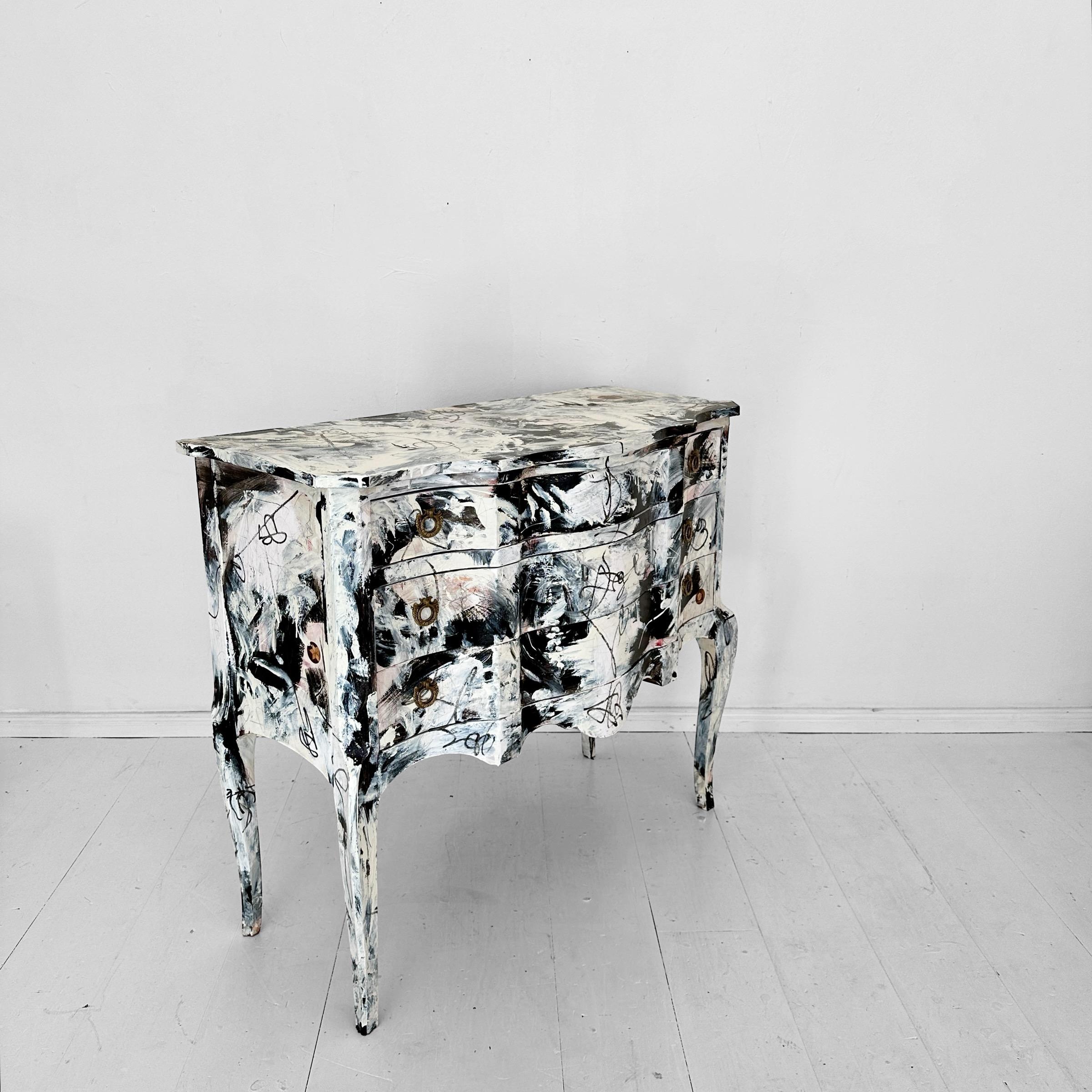 Moderno Commode in stile barocco dipinto astrattamente in bianco e nero, Felix Bachmann, 2024 in vendita