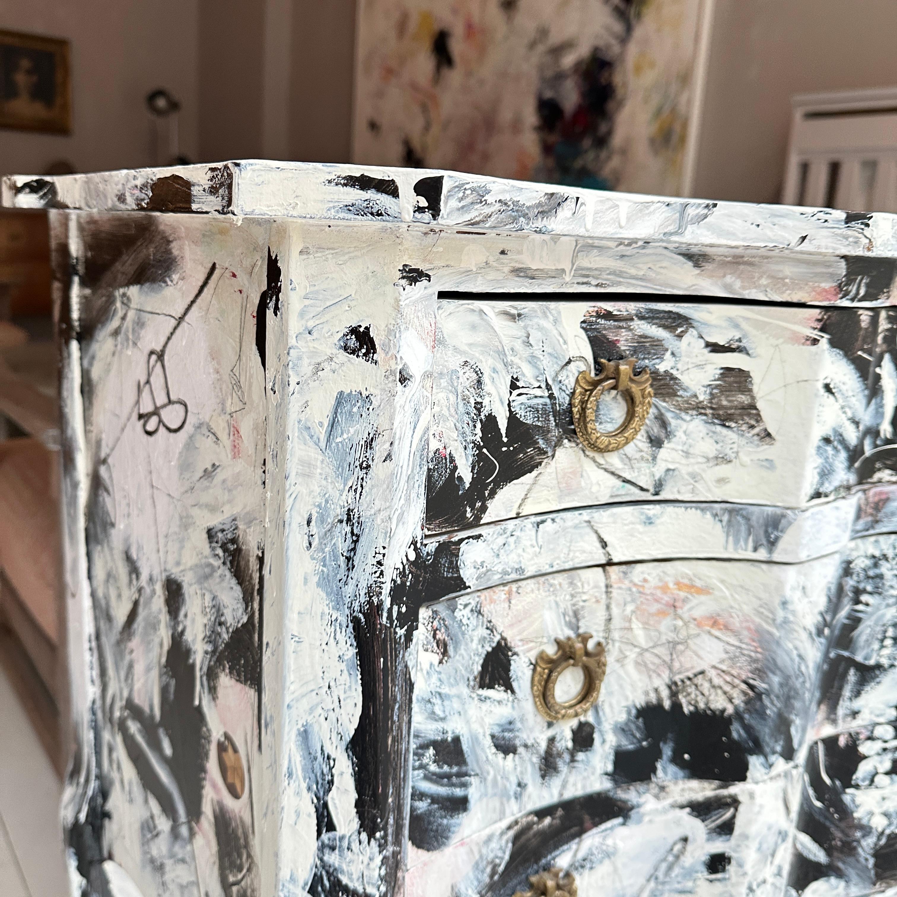 Tedesco Commode in stile barocco dipinto astrattamente in bianco e nero, Felix Bachmann, 2024 in vendita