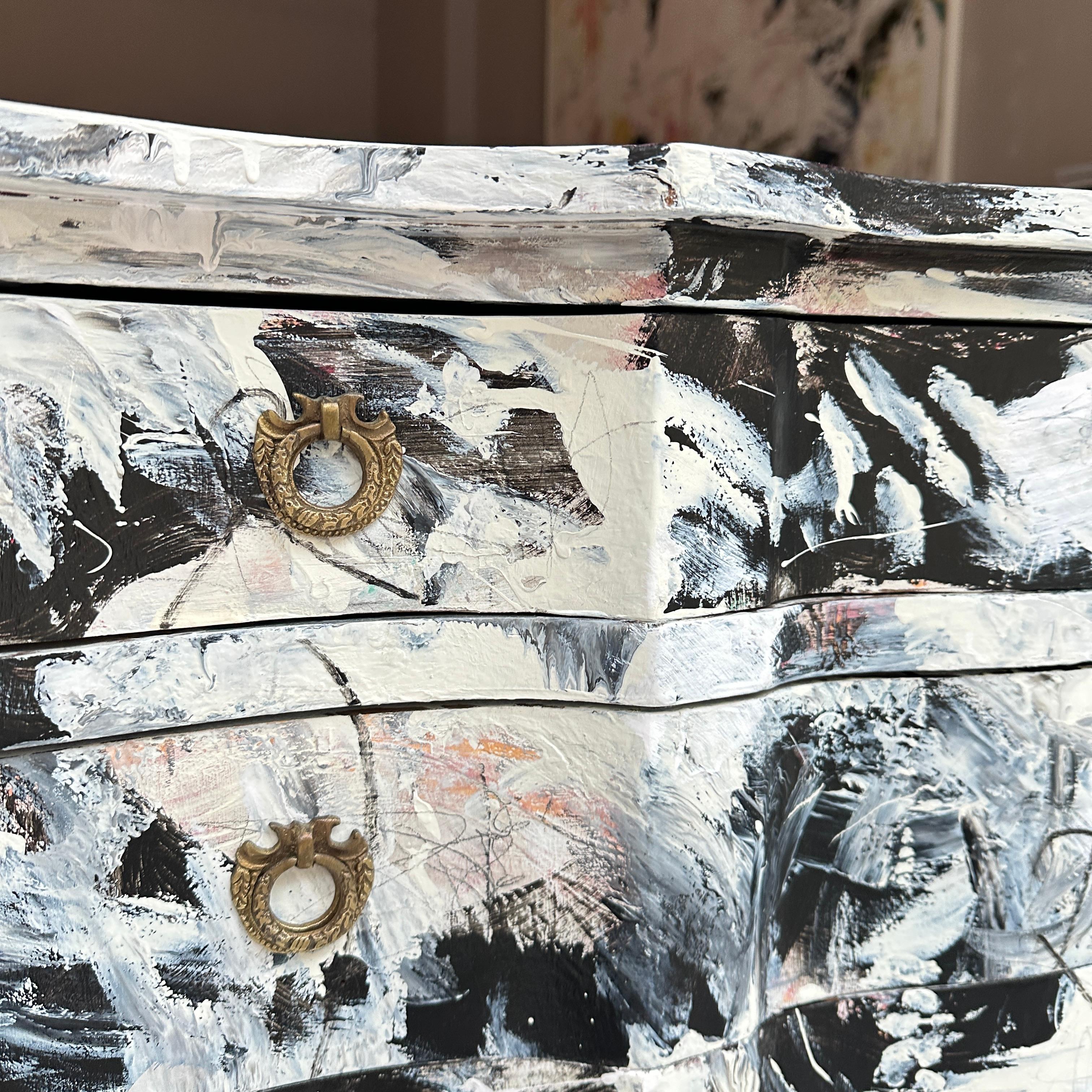 Commode in stile barocco dipinto astrattamente in bianco e nero, Felix Bachmann, 2024 In condizioni Nuovo in vendita a Berlin, DE