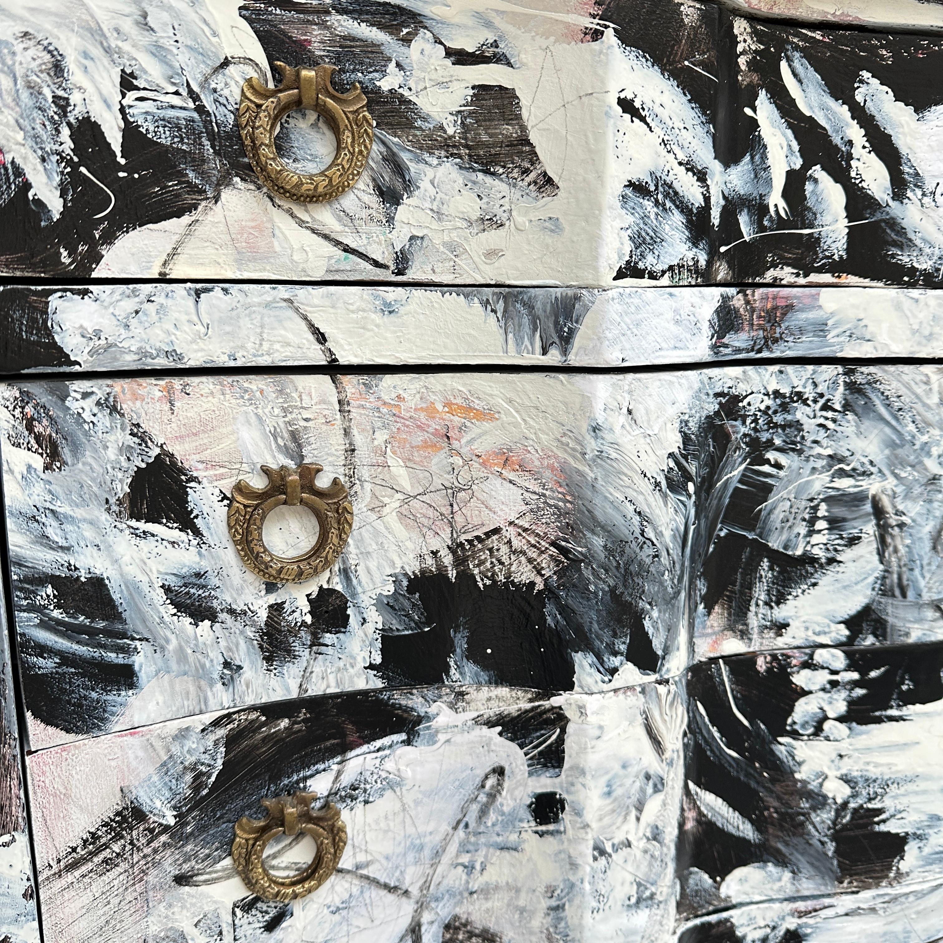 XXI secolo e contemporaneo Commode in stile barocco dipinto astrattamente in bianco e nero, Felix Bachmann, 2024 in vendita