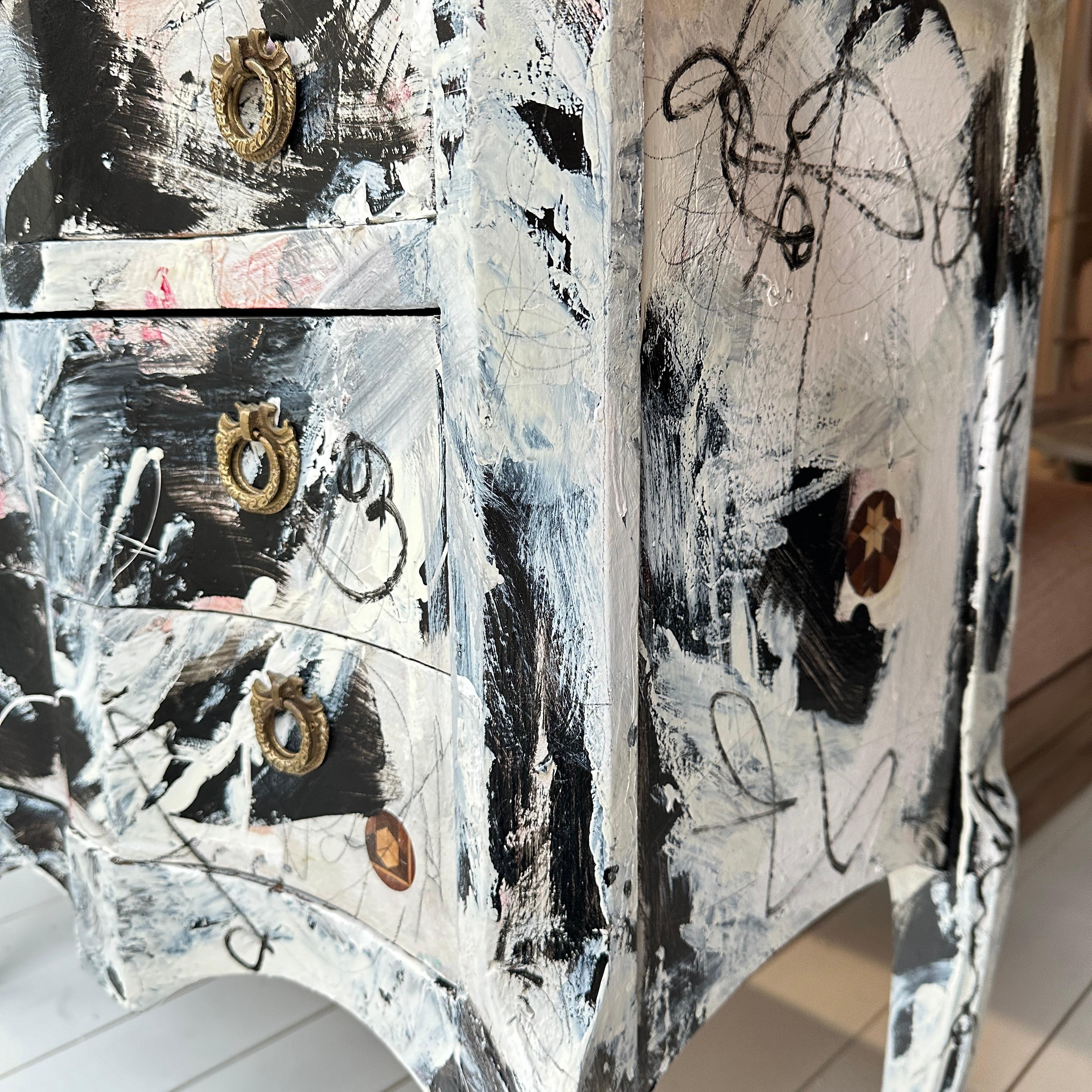 Commode in stile barocco dipinto astrattamente in bianco e nero, Felix Bachmann, 2024 in vendita 1