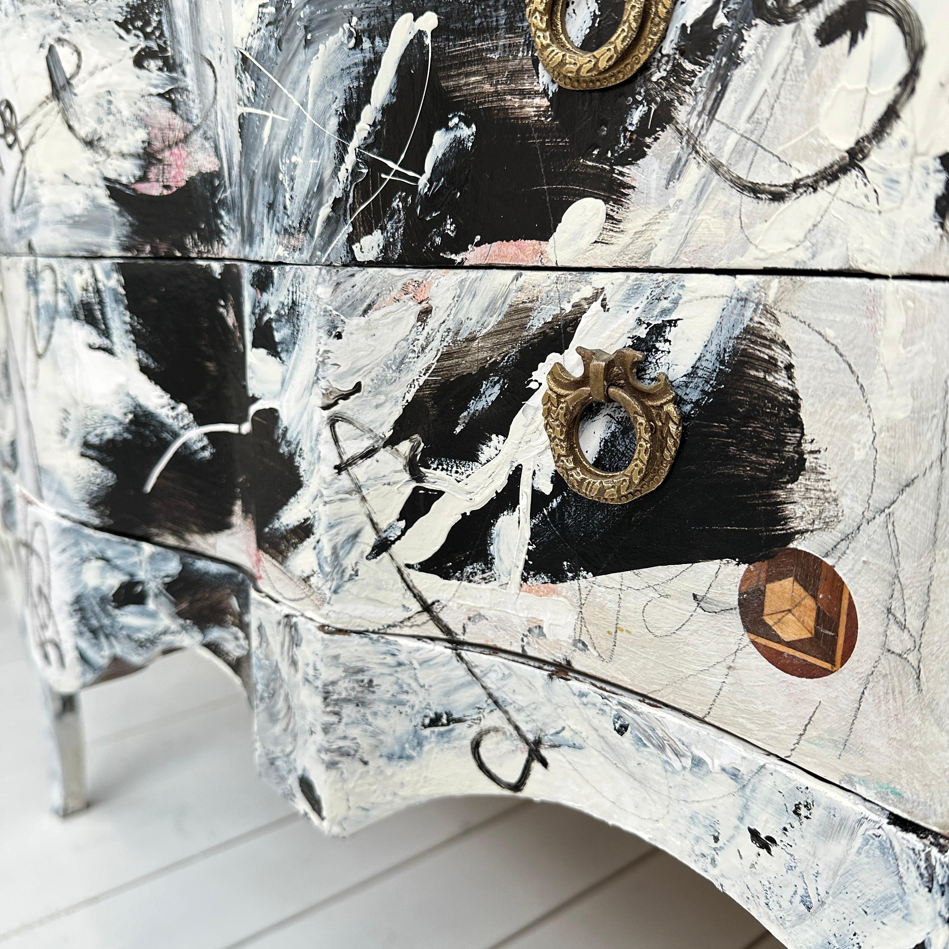 Commode in stile barocco dipinto astrattamente in bianco e nero, Felix Bachmann, 2024 in vendita 2