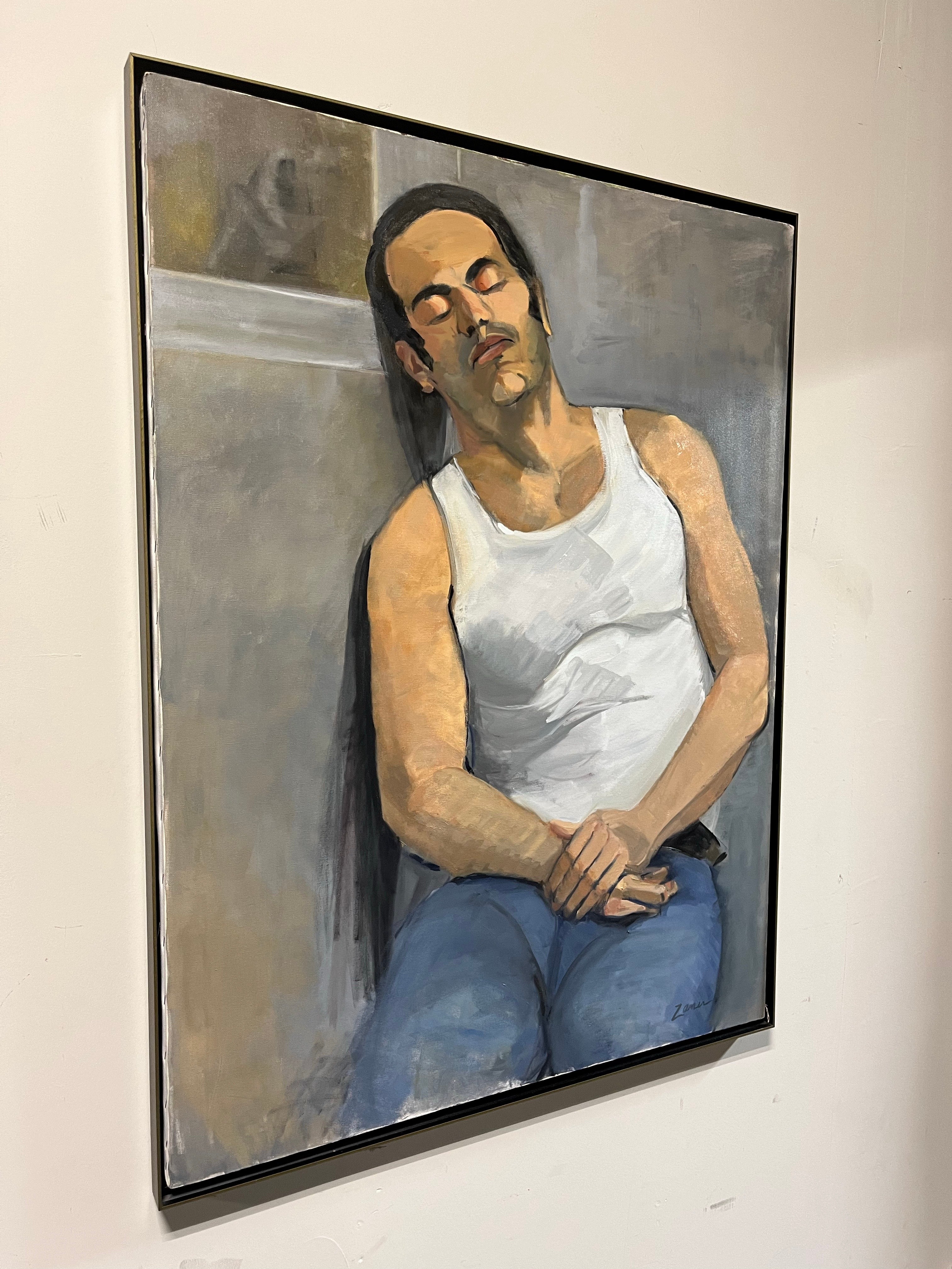 Grande ritratto di un uomo che dorme o sonnecchia. Ottima immagine stilizzata di un uomo in jeans e maglietta a canotta colto in un momento di pace. Tela firmata in una cornice nera con bordo sottile in metallo e bordo in bronzo.