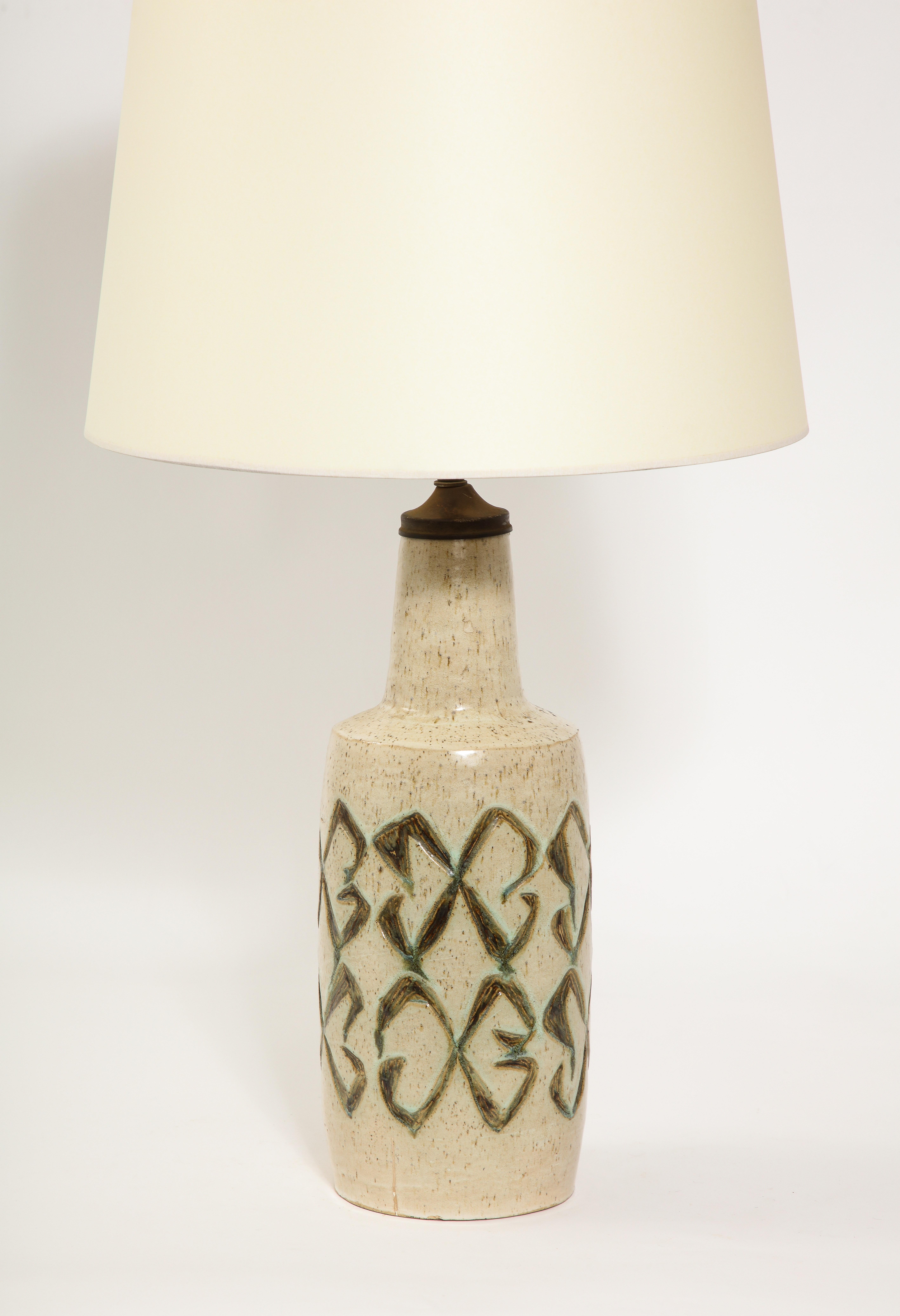 Green & Tan Abstract Pattern Ceramic Lamp, USA 1960's For Sale 5