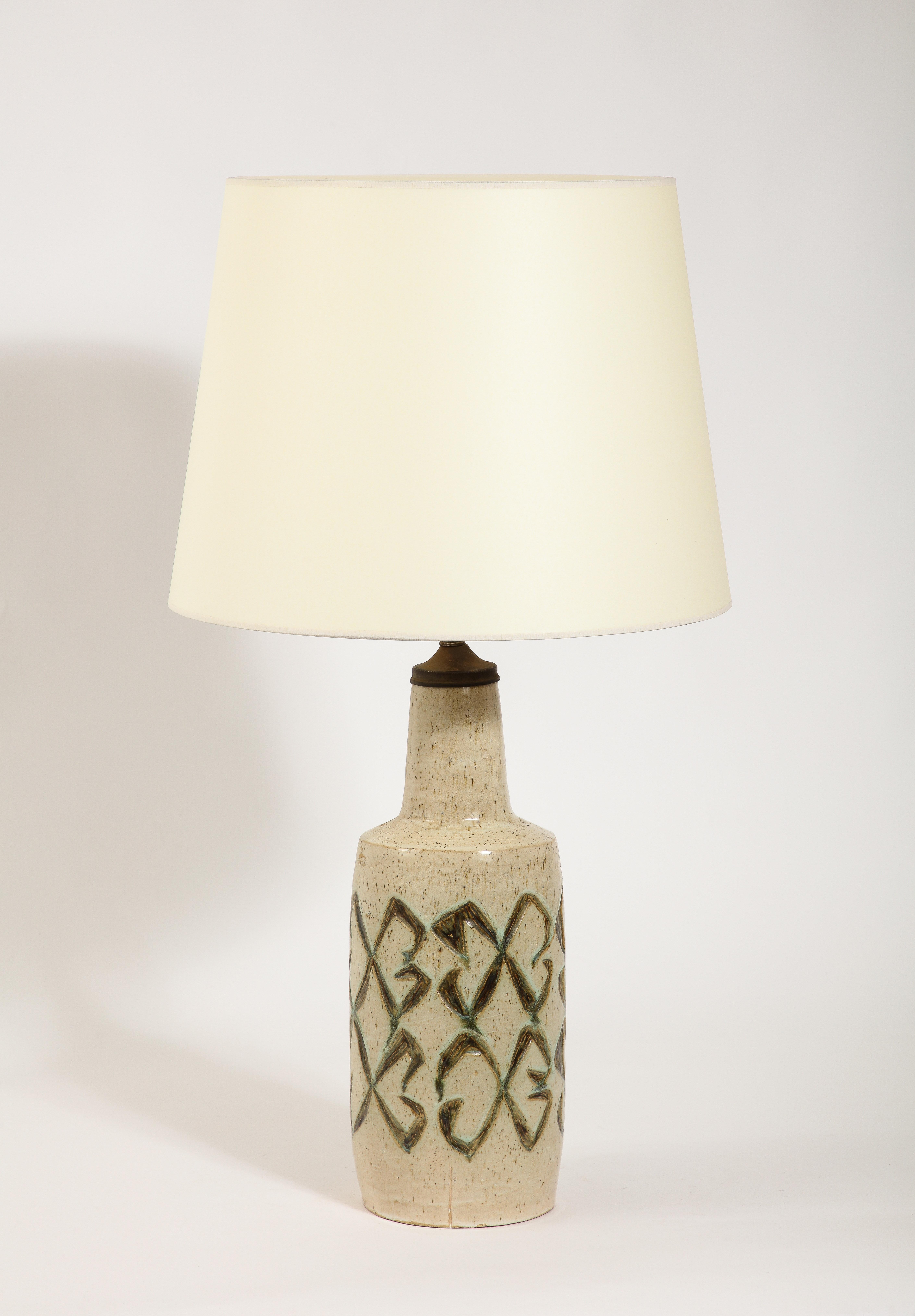 Green & Tan Abstract Pattern Ceramic Lamp, USA 1960's For Sale 6
