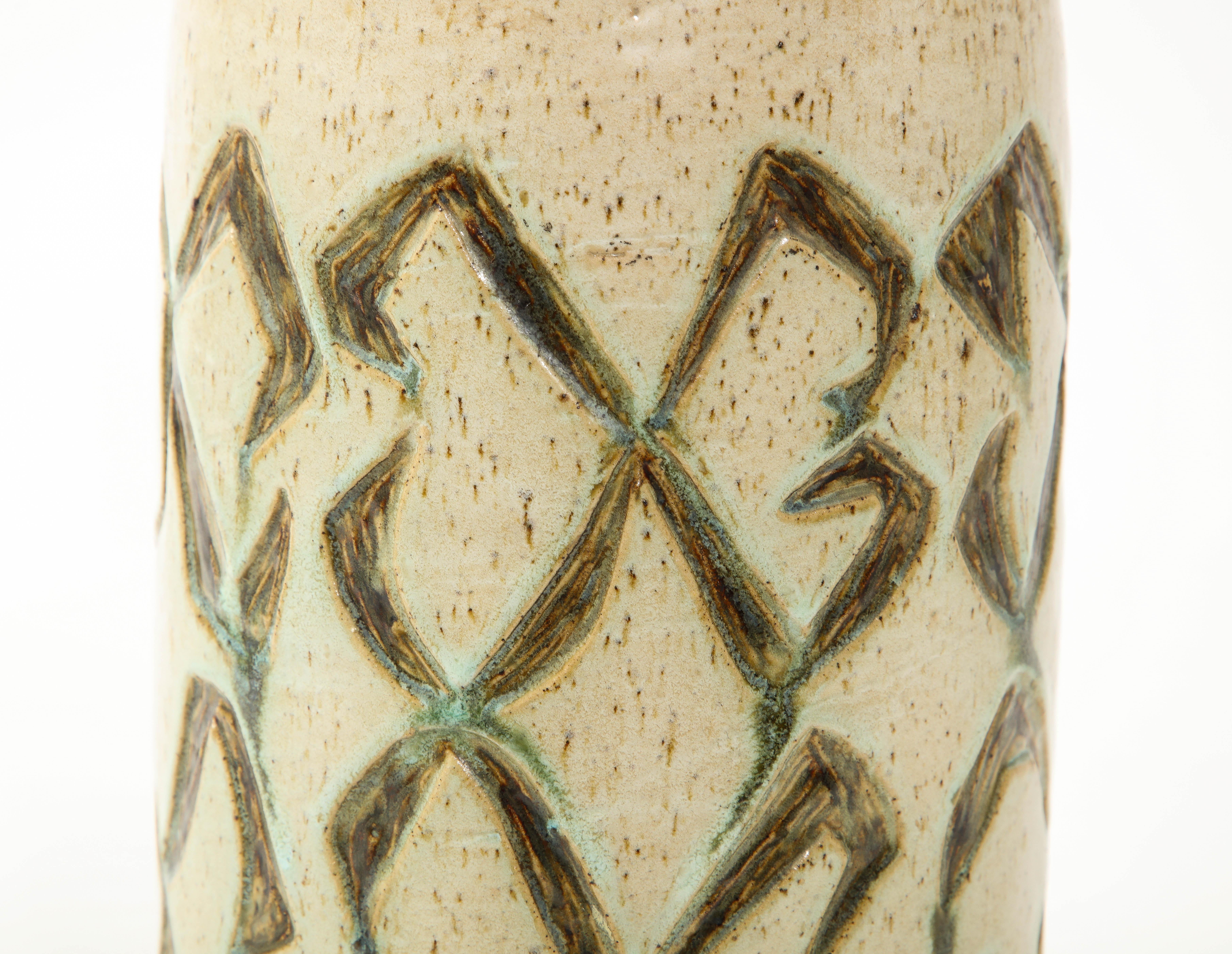 Green & Tan Abstract Pattern Ceramic Lamp, USA 1960's For Sale 1