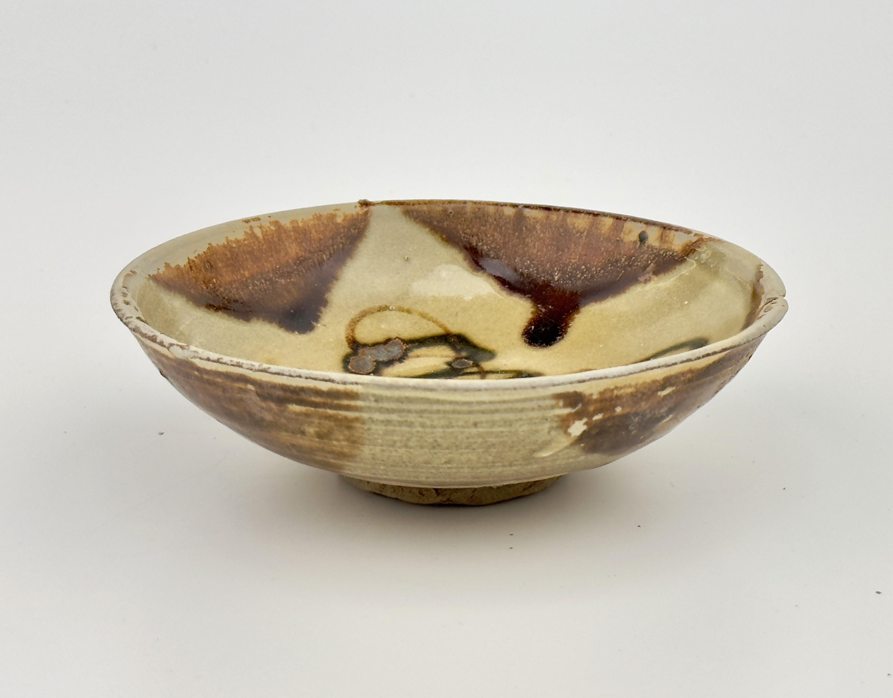 Chinese Abstract Pattern Changsha Bowl, Tang Dynasty, Circa 830 For Sale