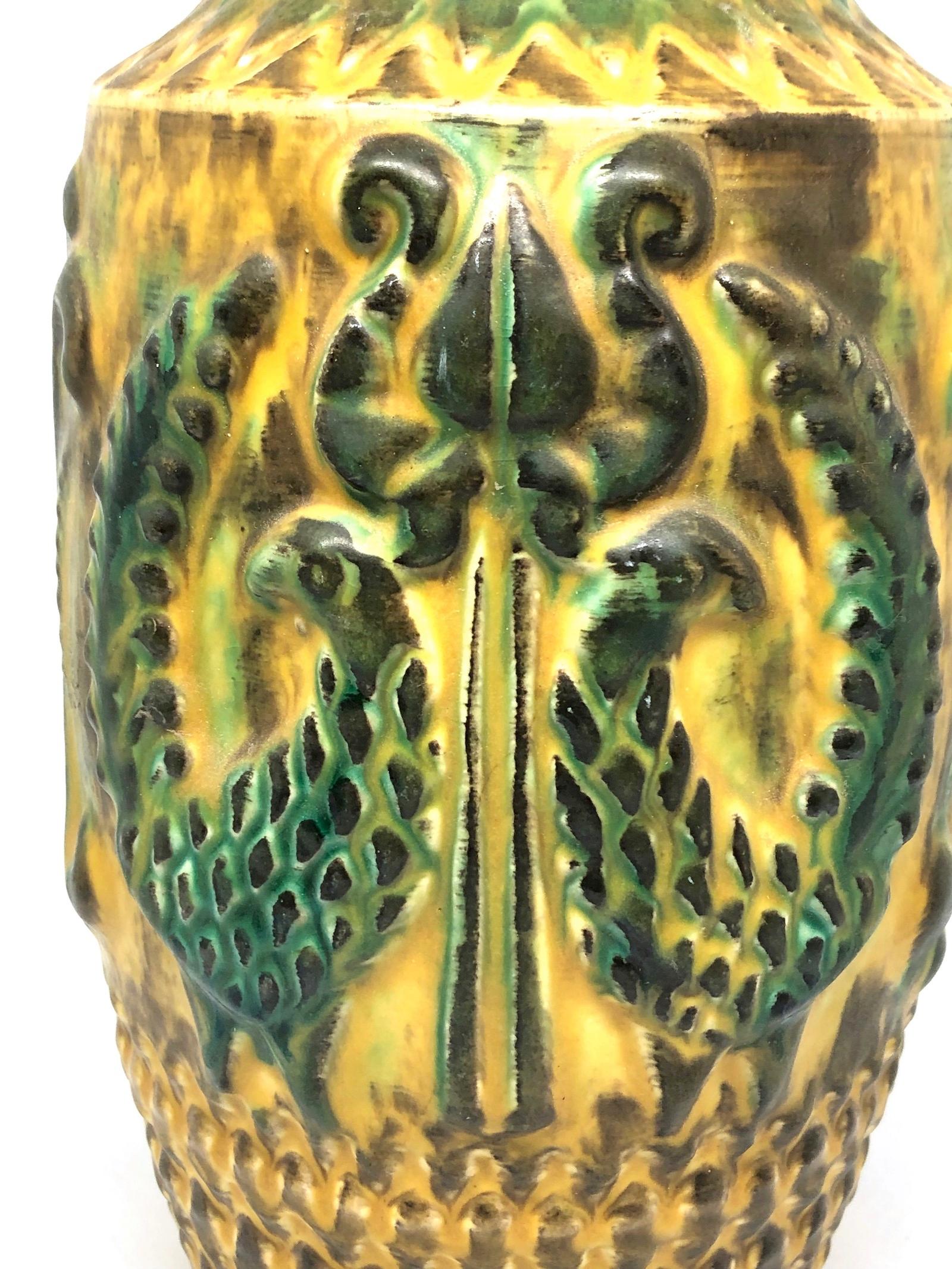 Eine erstaunliche Vase aus Keramik, hergestellt in Deutschland, von Bay Ceramic, ca. 1970er Jahre. Die Vase ist in sehr gutem Zustand, ohne Chips, Risse oder Flohbisse. Signiert wie auf dem Bild zu sehen.
