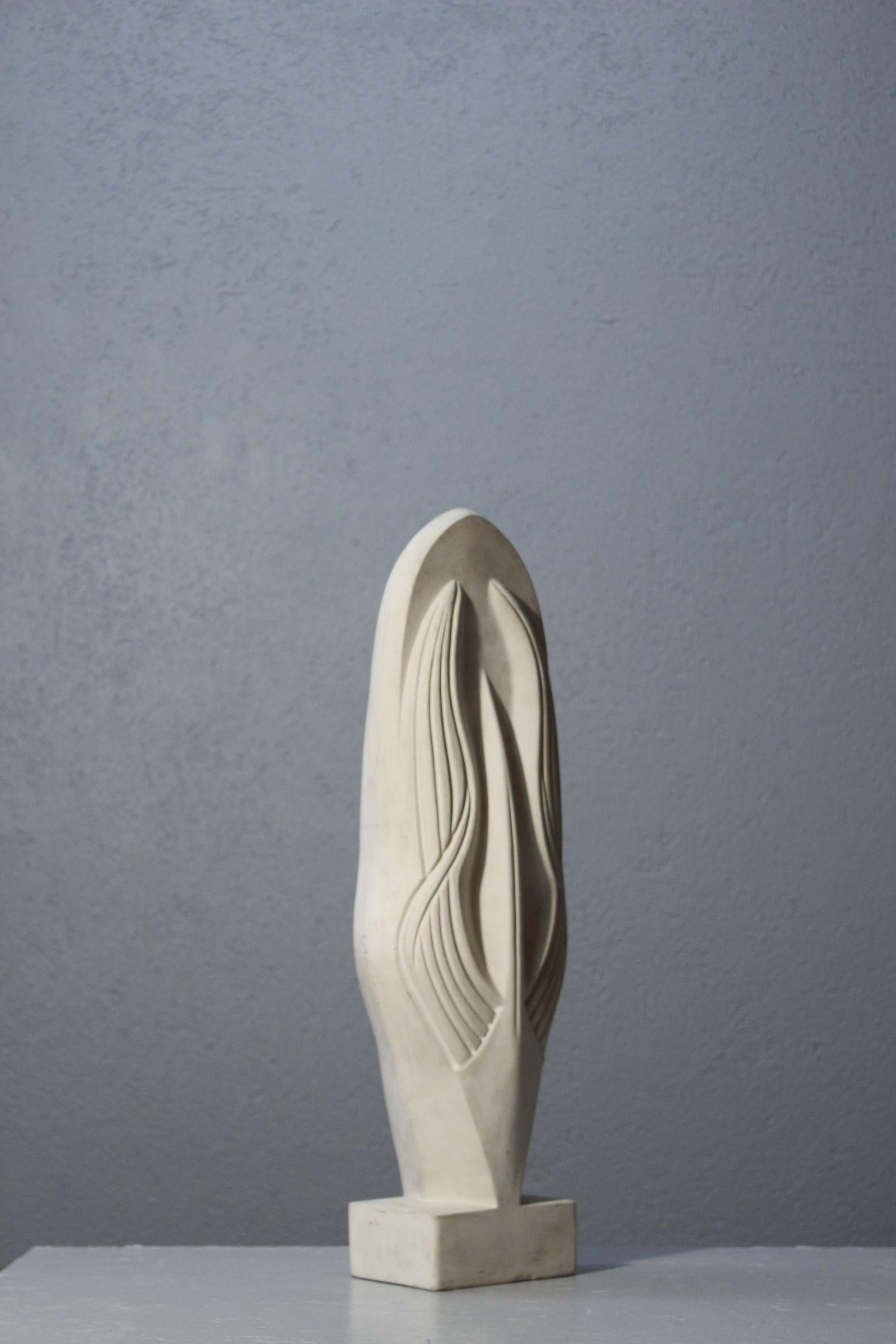 Scultura astratta in gesso di Maxime Fillon, ceramista e scultore francese. Circa 1970, acquistato dallo studio dell'artista. 

In buone condizioni, firma incisa sulla base. 