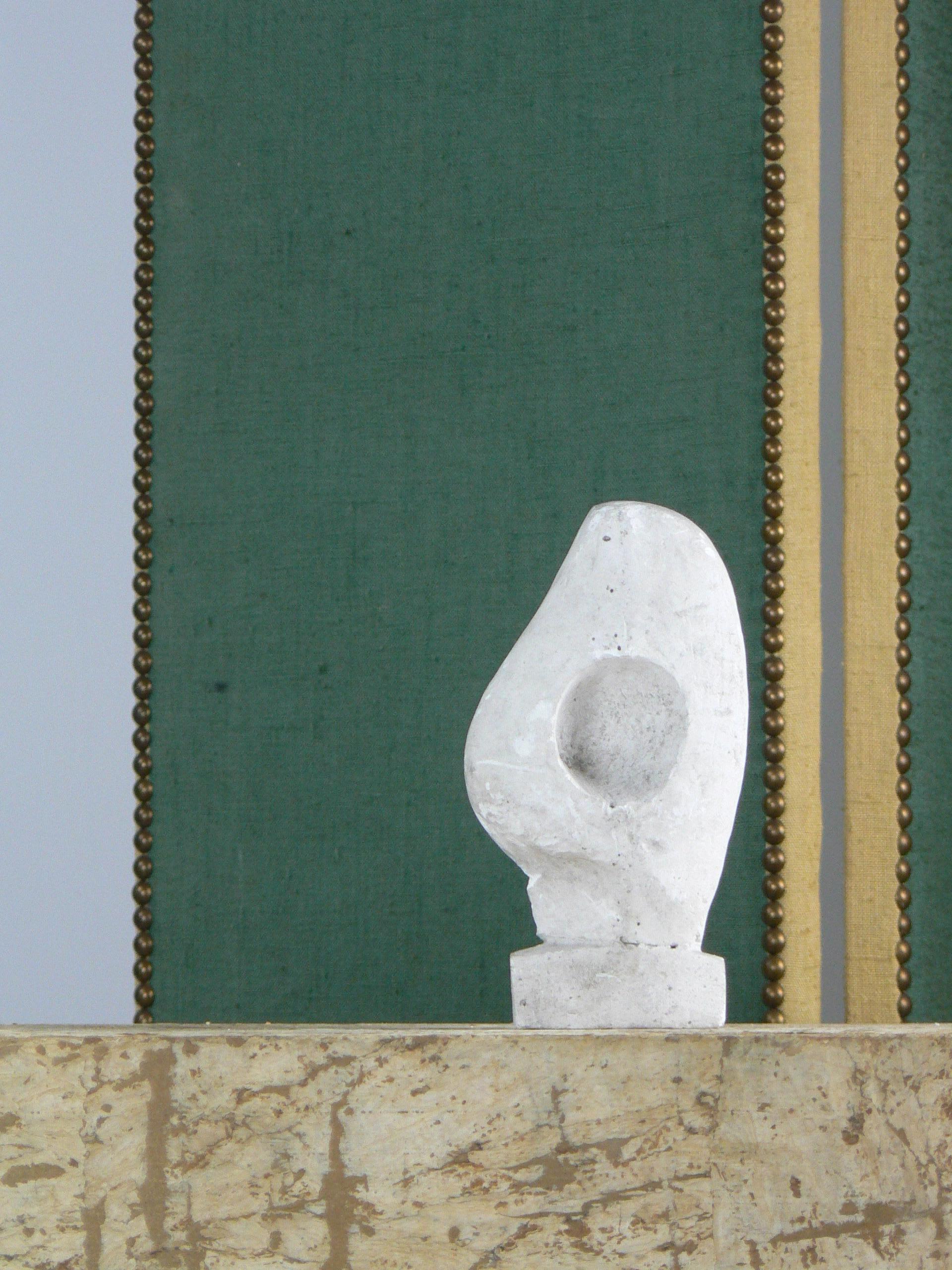 Européen Sculpture abstraite en plâtre des années 1950 d'origine française. en vente