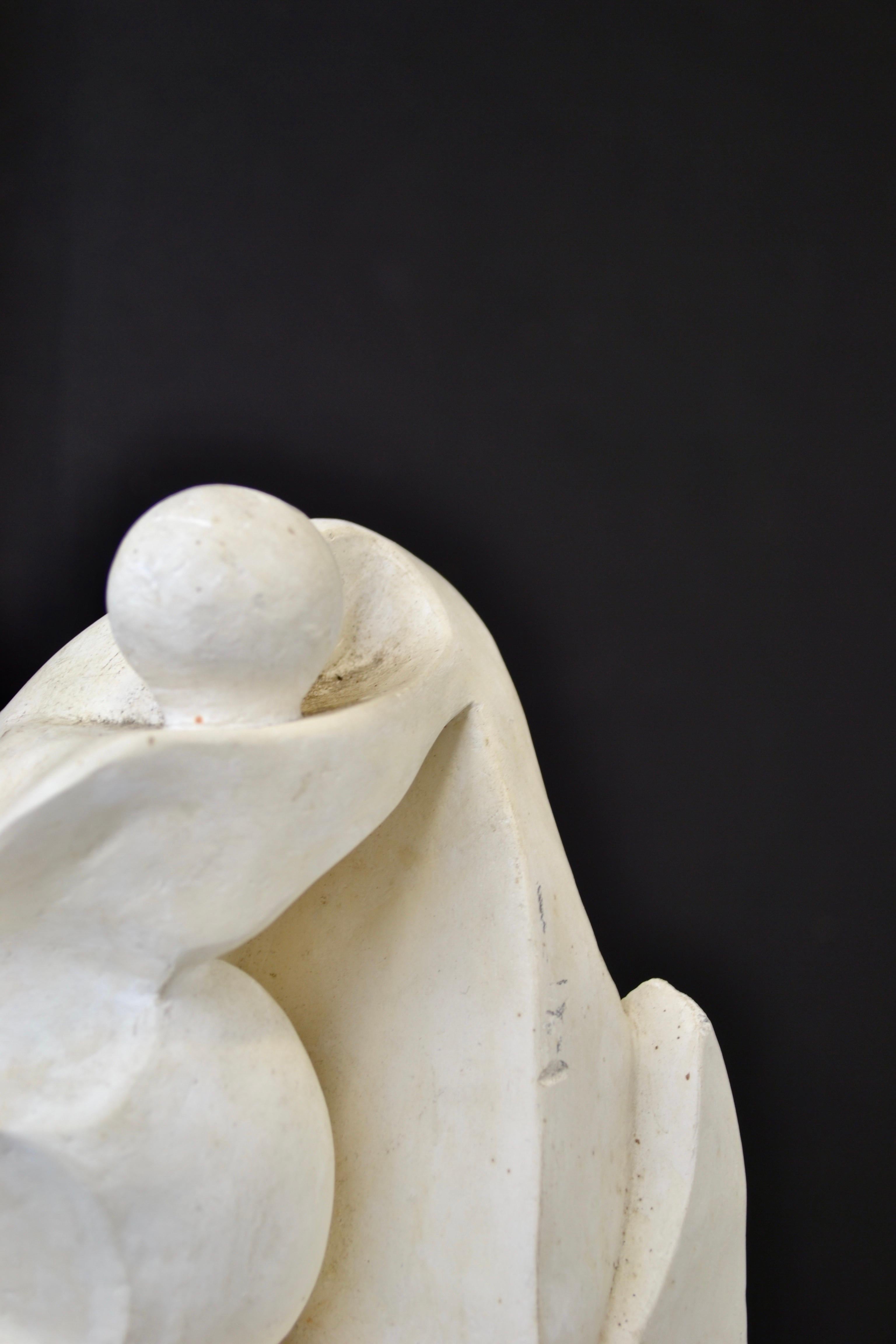 Abstract plaster sculpture from the 1950s with a French origin. For Sale 1