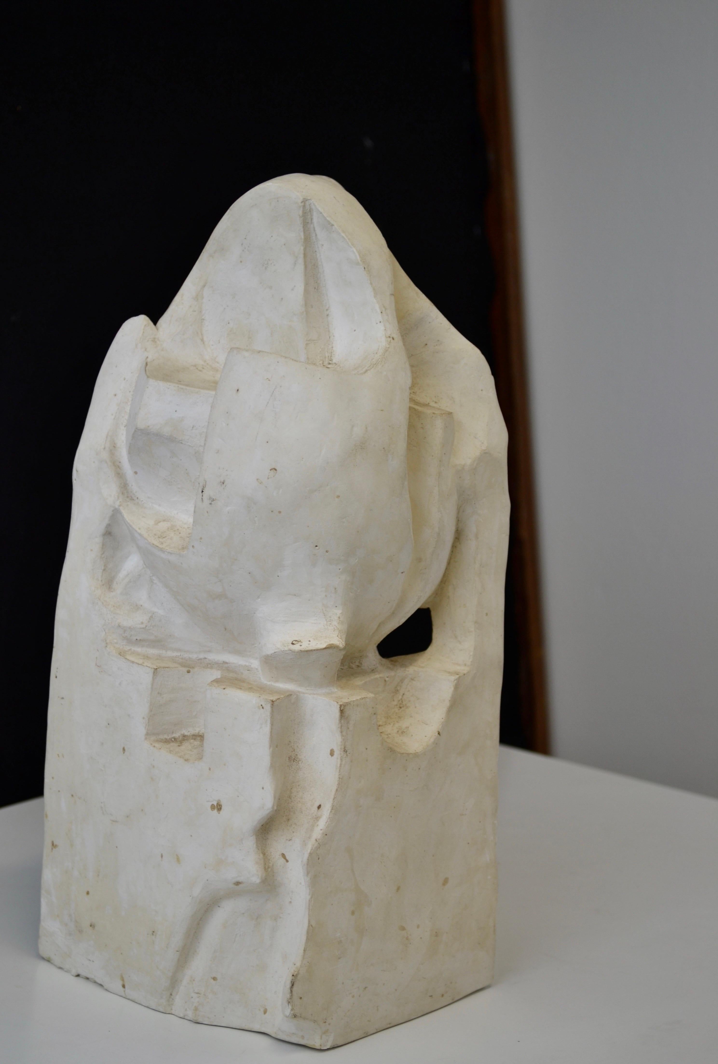 Abstract plaster sculpture from the 1950s with a French origin. For Sale 2