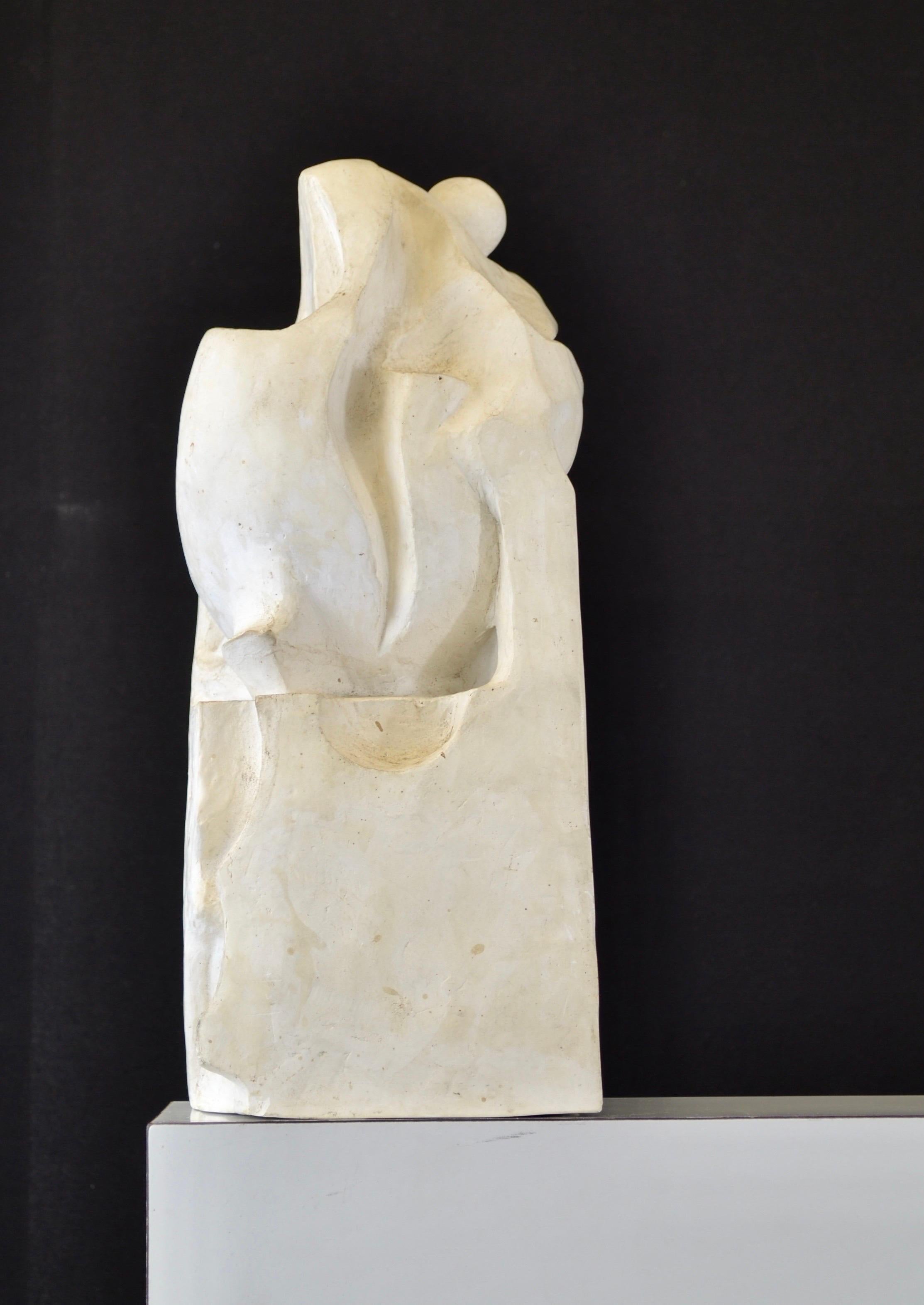 Abstract plaster sculpture from the 1950s with a French origin. For Sale 3