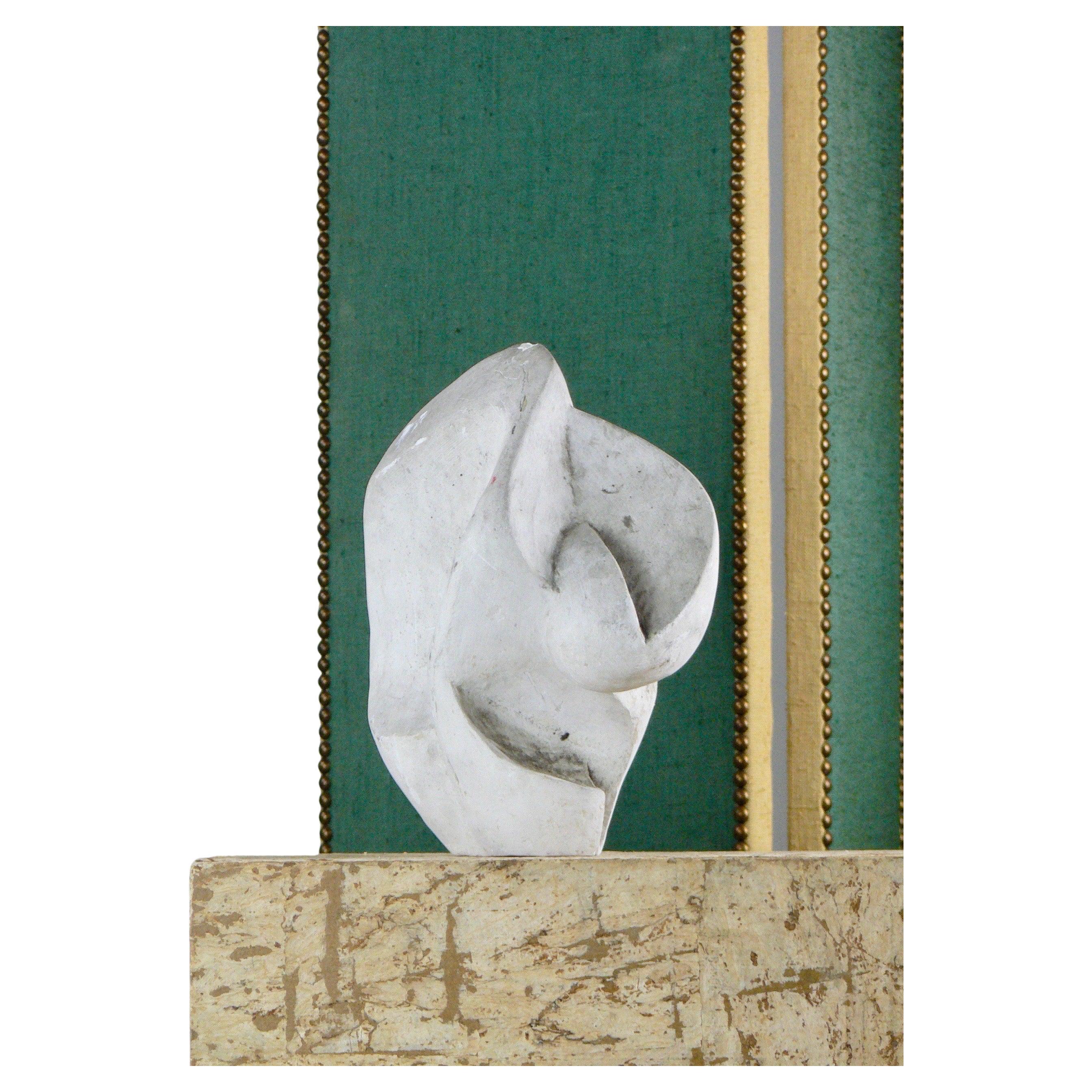 Abstract plaster sculpture from the 1950s with a French origin. For Sale