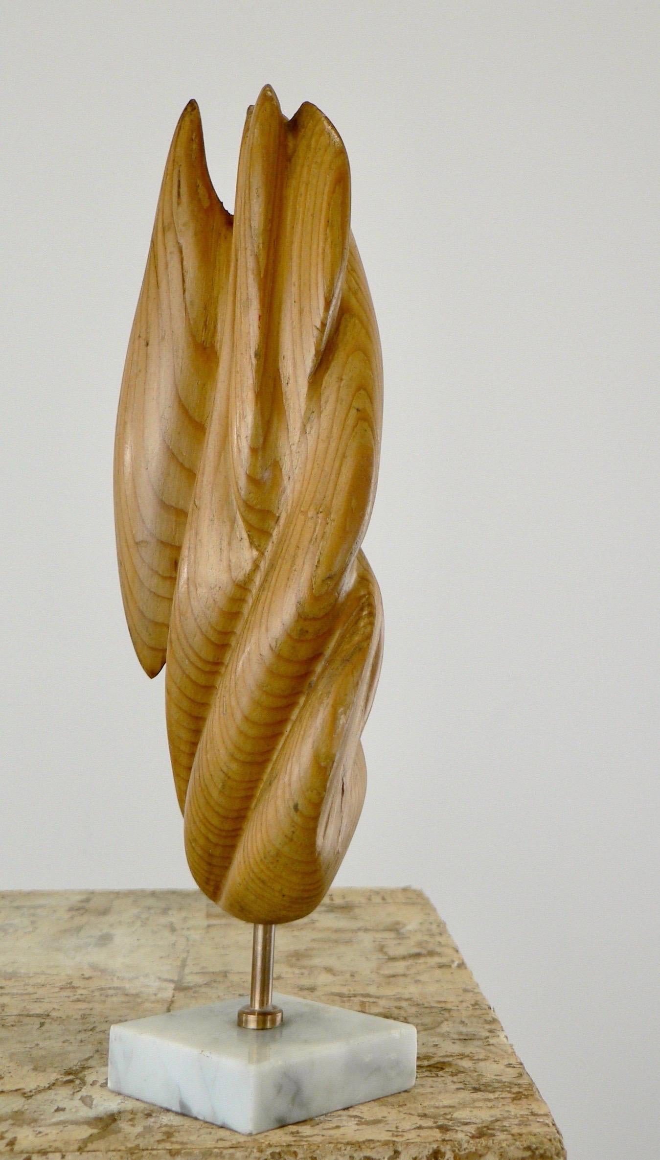 Abstract polyfaced sculpture hand carved pitch pine France 1960 In Fair Condition For Sale In SOTTEVILLE-LÈS-ROUEN, FR
