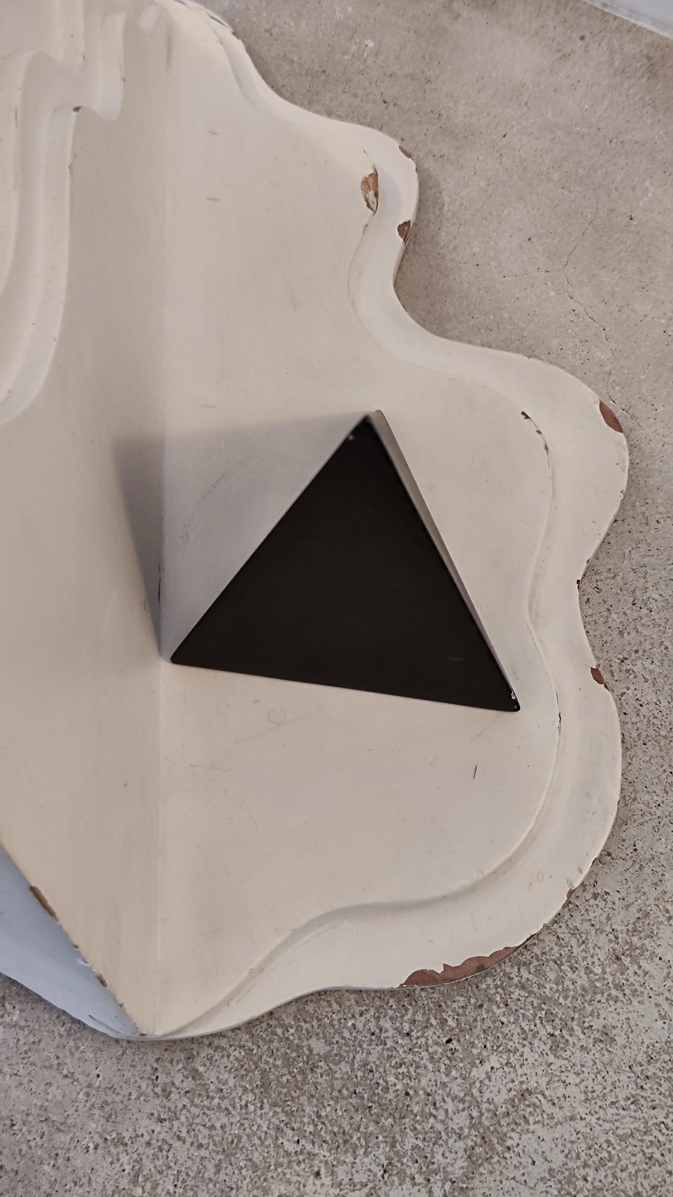 Abstract post modern polychrome pyramid sculpture, Memphis movement 1980
.
Wood
Signed and dated 80s 
.
Dimensions : 
.
As you can see in the photos, there are many gaps which in no way detract from the beauty of this piece.
.
It is damaged in many