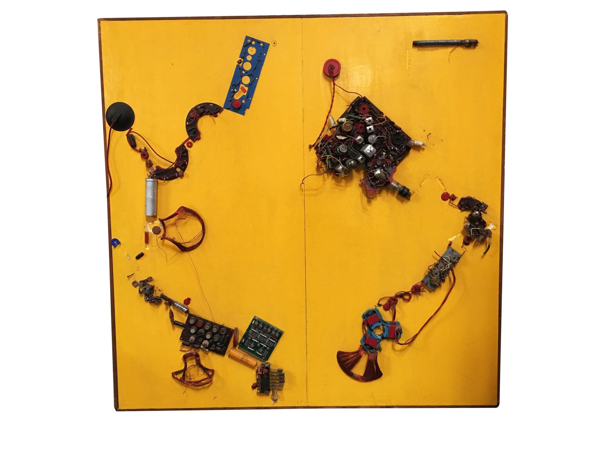 Abstrakte abstrakte „Radio Tronics“ Artographie Lrg Mixed Media-Skulptur von Pasqual Bettio (Holz) im Angebot