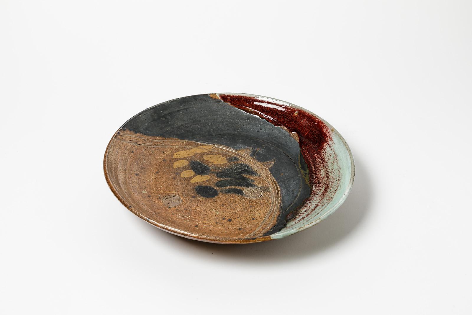 Français Assiette en céramique rouge, noire et brune abstraite en grès de Claire Berger 1980 en vente