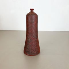 Jarrón abstracto de cerámica roja Studio Pottery de Gerhard Liebenthron, Alemania, 1970
