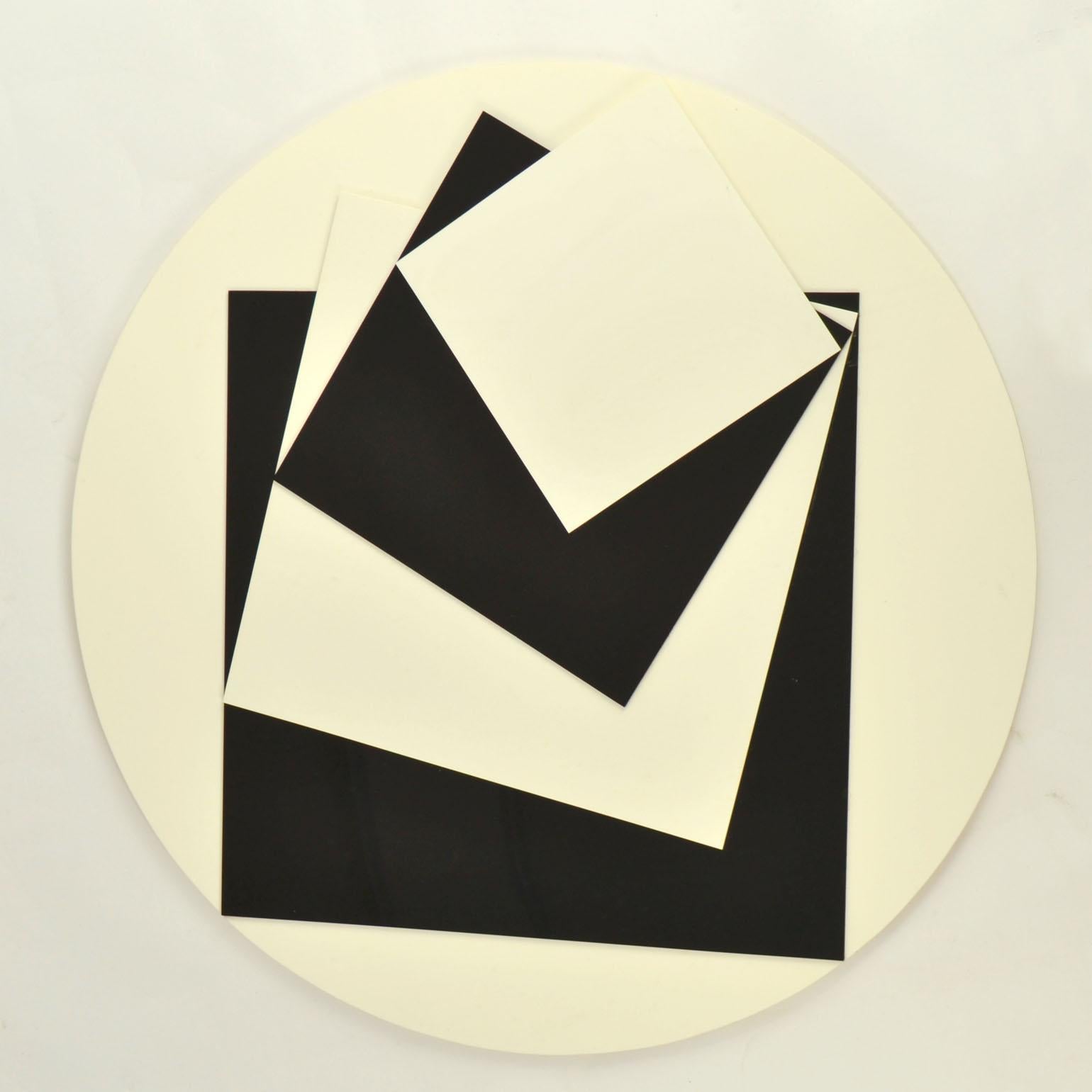 Abstrakte runde schwarz-weiße Perspex-Kunstwerke, UK 1960er Jahre (Britisch) im Angebot