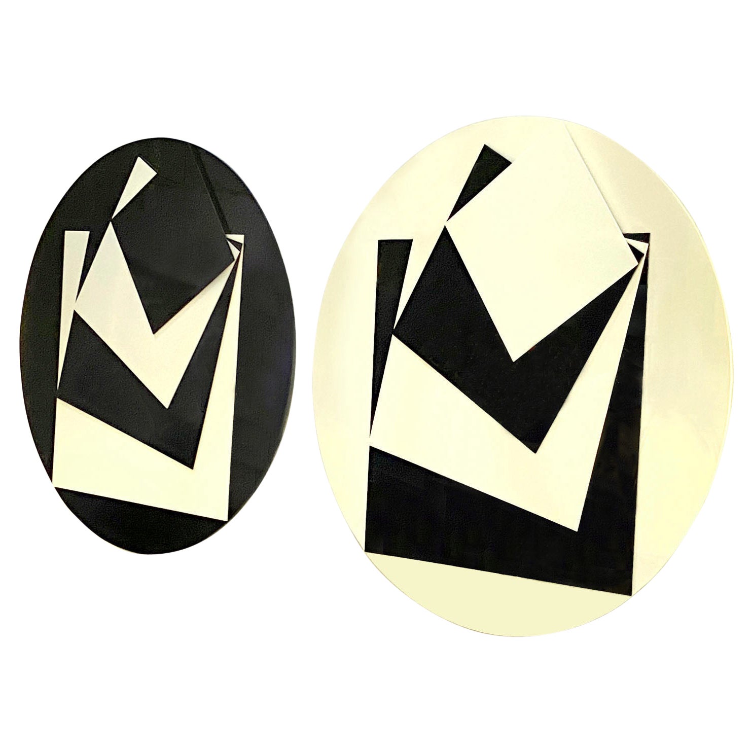 Oeuvres d'art abstraites rondes en plexiglas noir et blanc, Royaume-Uni, années 1960 en vente