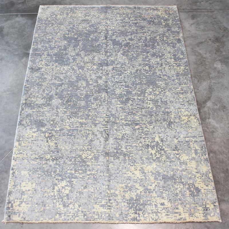 Contemporary Abstract Rug, Design in Silk and Wool. 3.15 x 2.00 m. For Sale