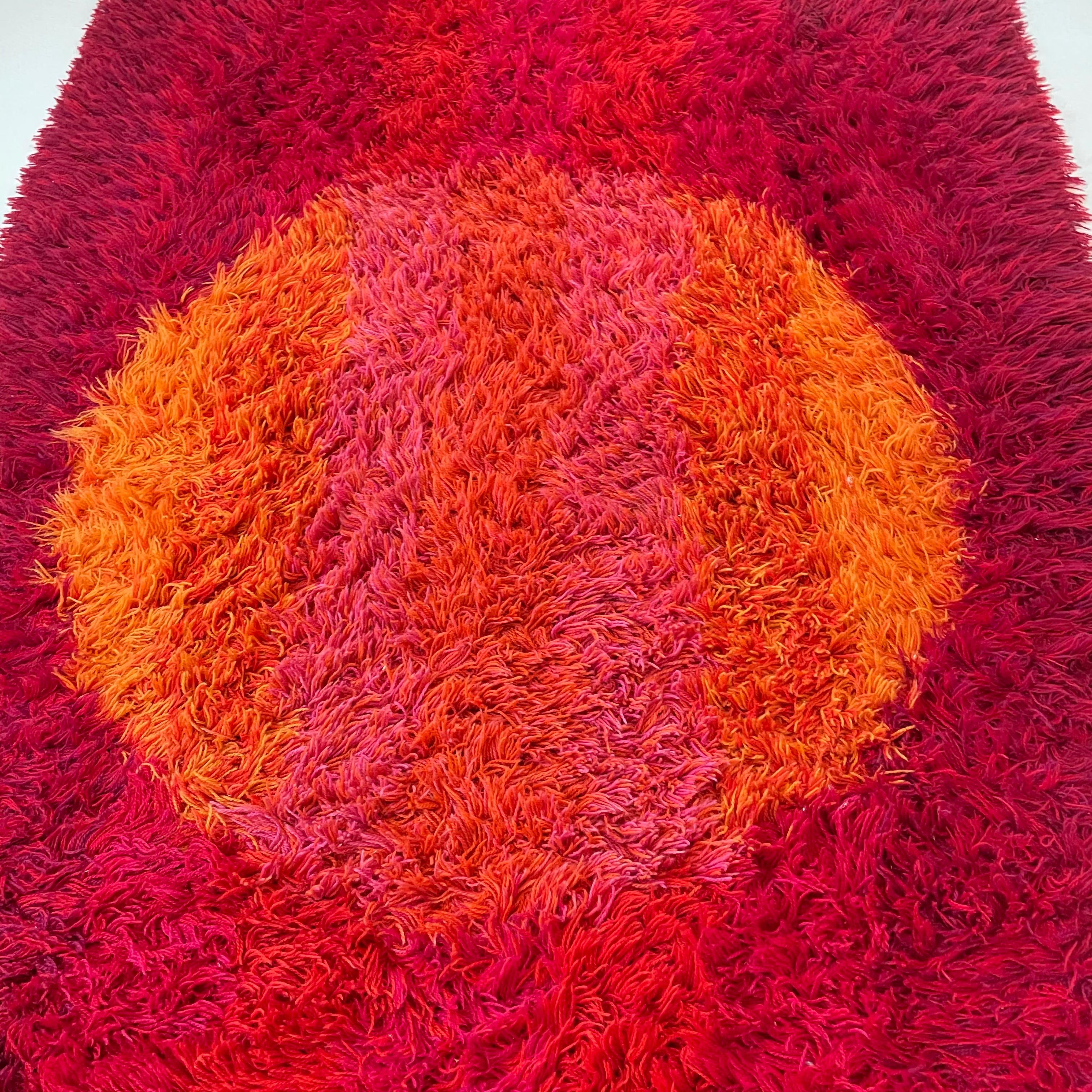 Abstract Scandinavian High Pile Panton Style Rya Rug Carpet, Sweden, 1970s In Good Condition In Kirchlengern, DE