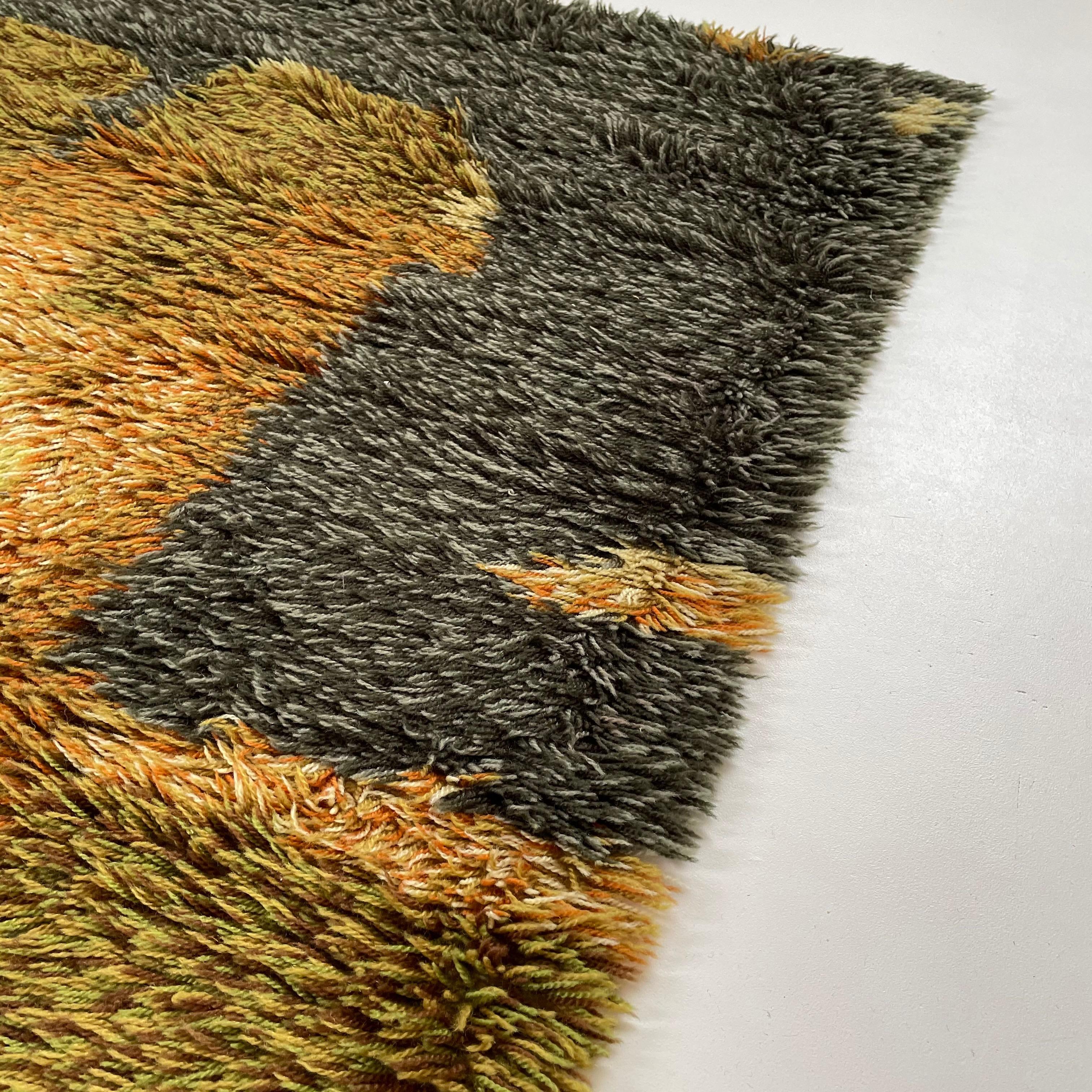 Tapis scandinave abstrait multicolore à poils hauts RYA, Suède, années 1960 en vente 5