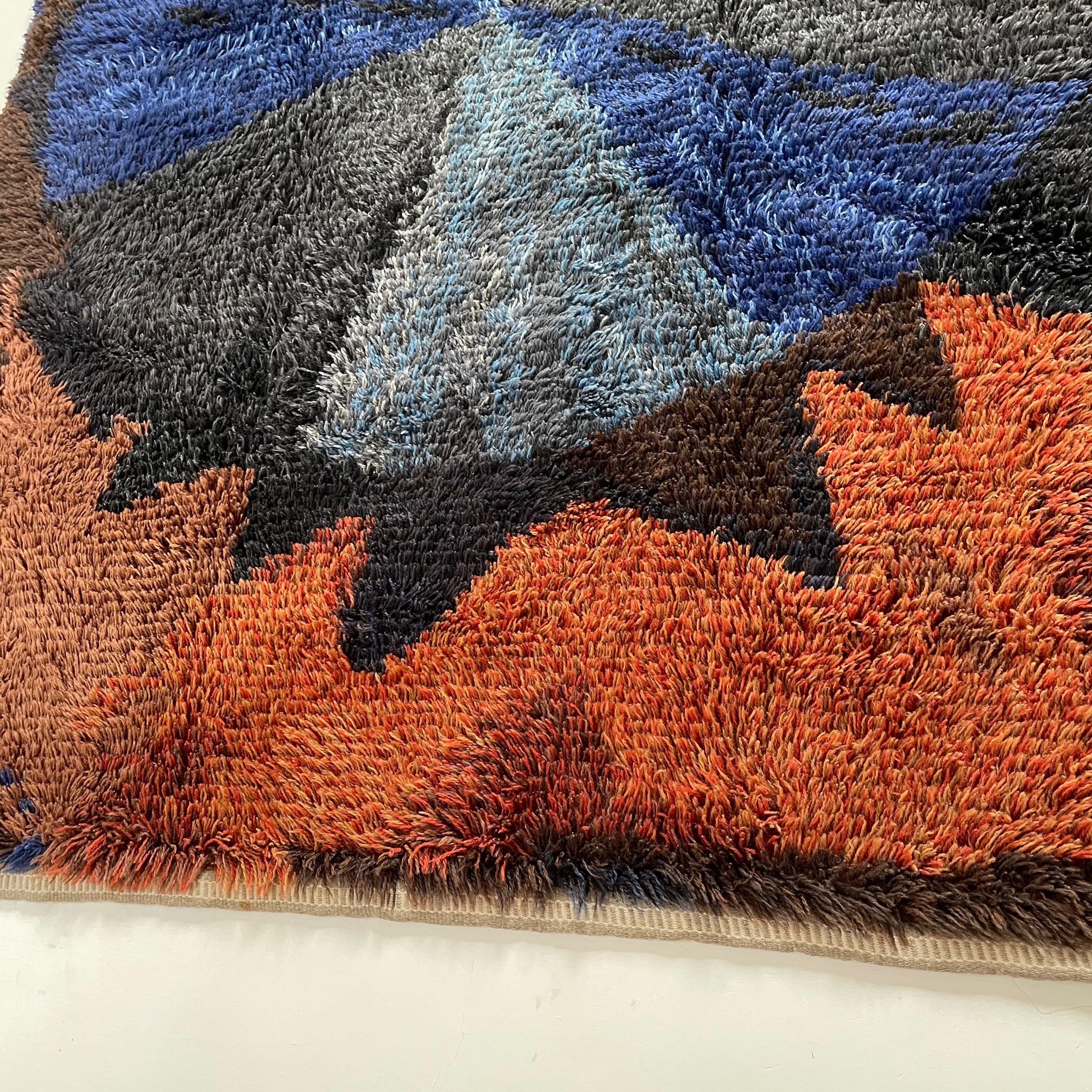 Abstract Scandinavian Multicolor High Pile Rya Rug Carpet, Sweden, 1960s In Good Condition For Sale In Kirchlengern, DE