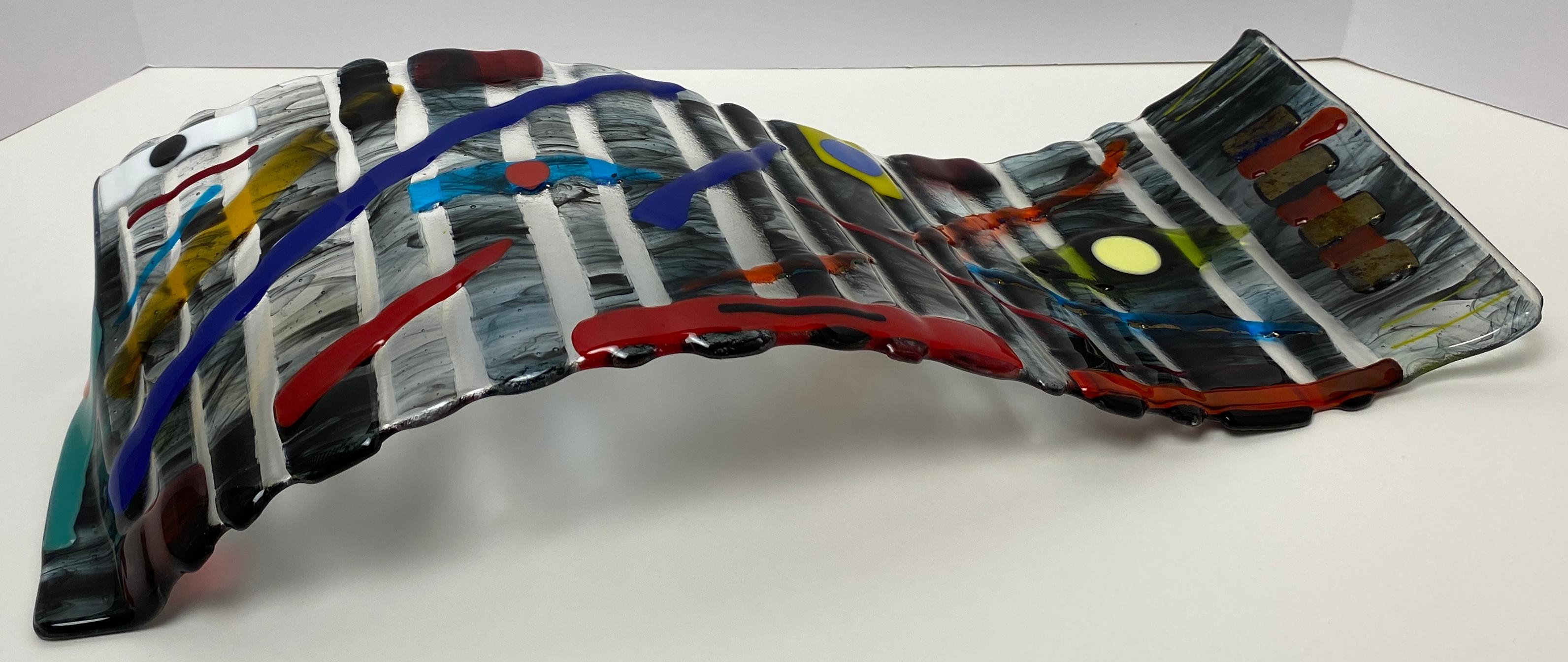 italien Centre de table en verre d'art sculpté abstrait, signé en vente
