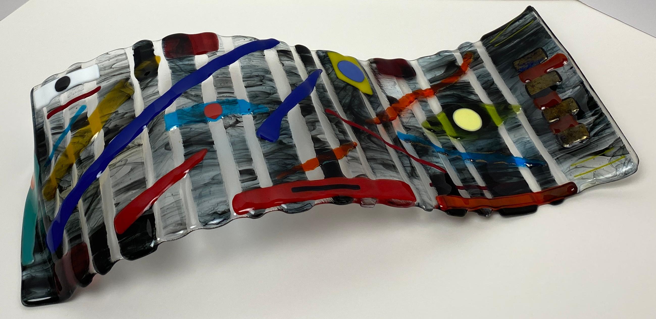 20ième siècle Centre de table en verre d'art sculpté abstrait, signé en vente