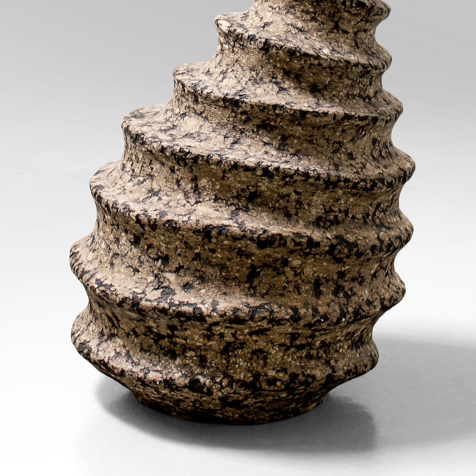 Fait main Vase abstrait sculptural brutaliste de Donatas Žukauskas en vente