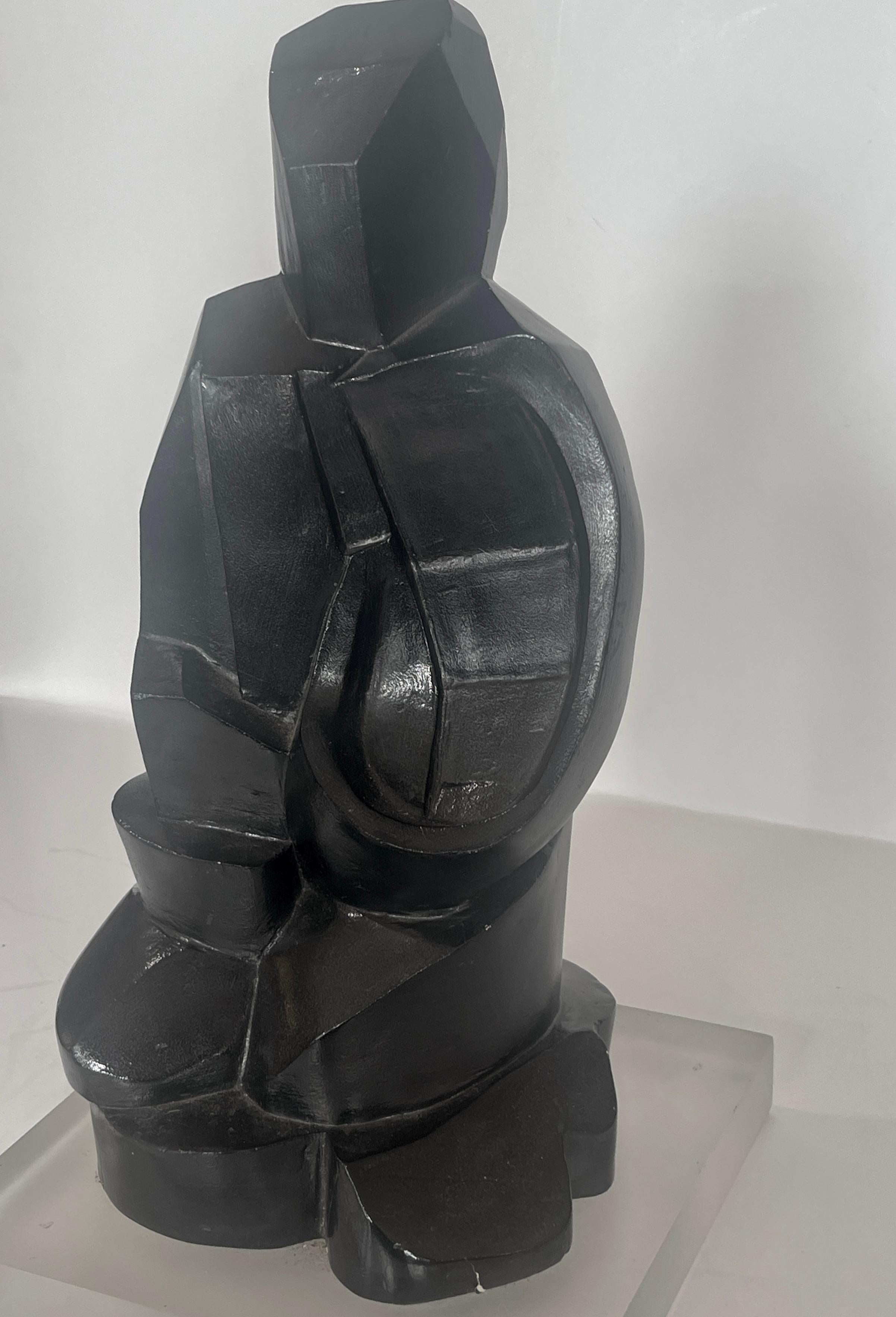 Americano Scultura astratta in stile brutalista su base di lucite in vendita