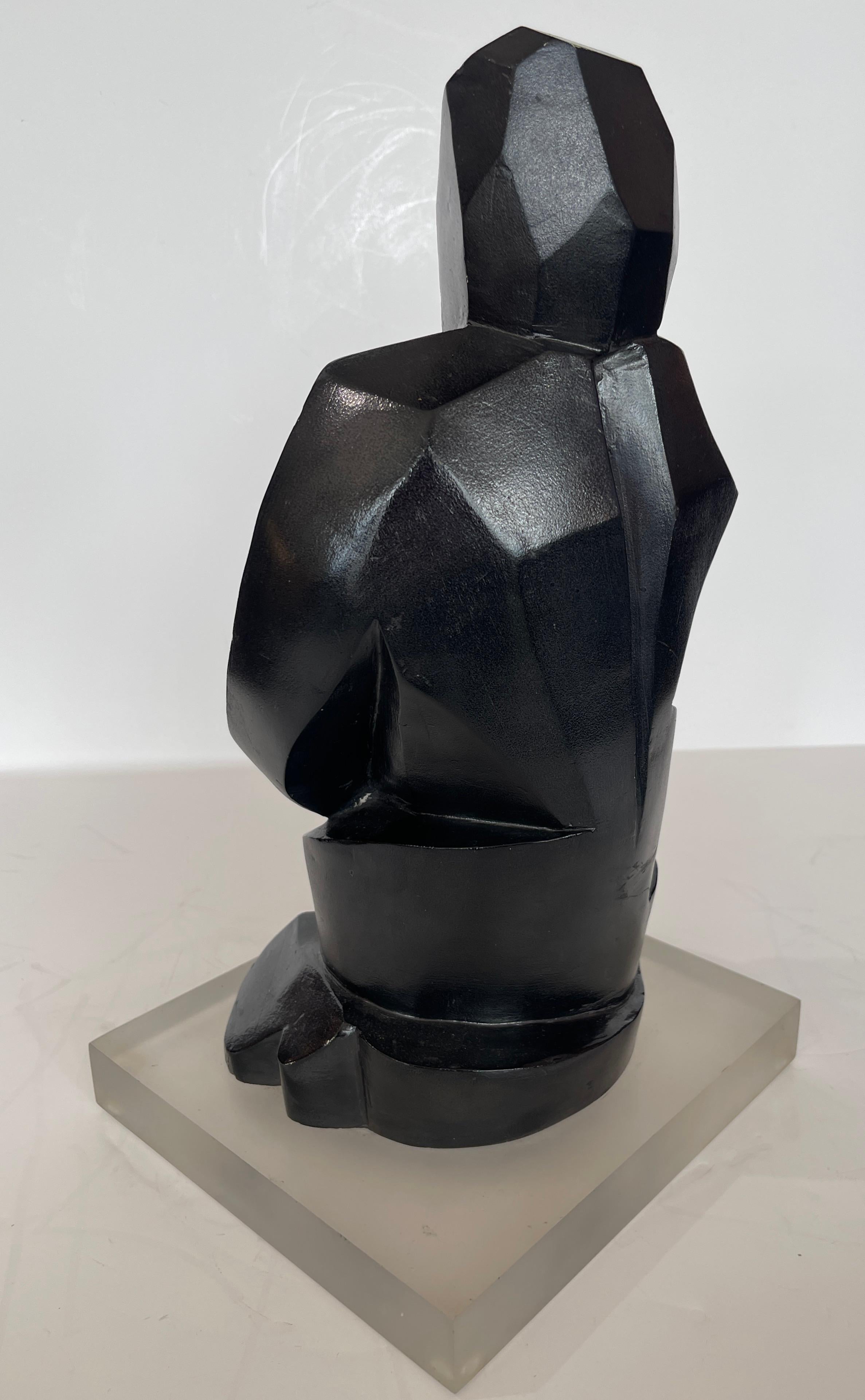 XX secolo Scultura astratta in stile brutalista su base di lucite in vendita