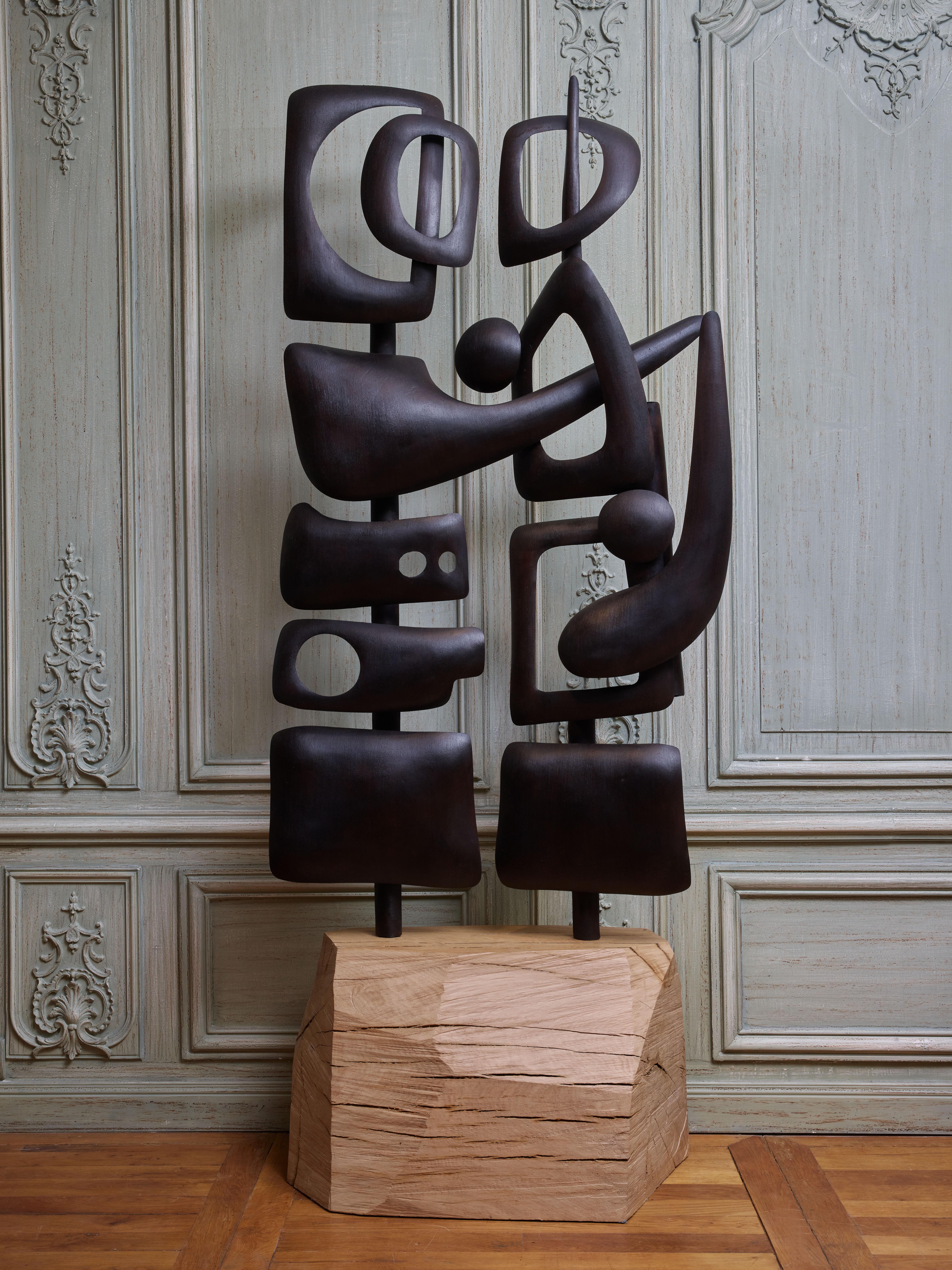 Abstract sculpture in patinated and waxed metal with a massive and natural oakwood base.
Unique and signed piece by Antonine de Saint Pierre.
France, 2023