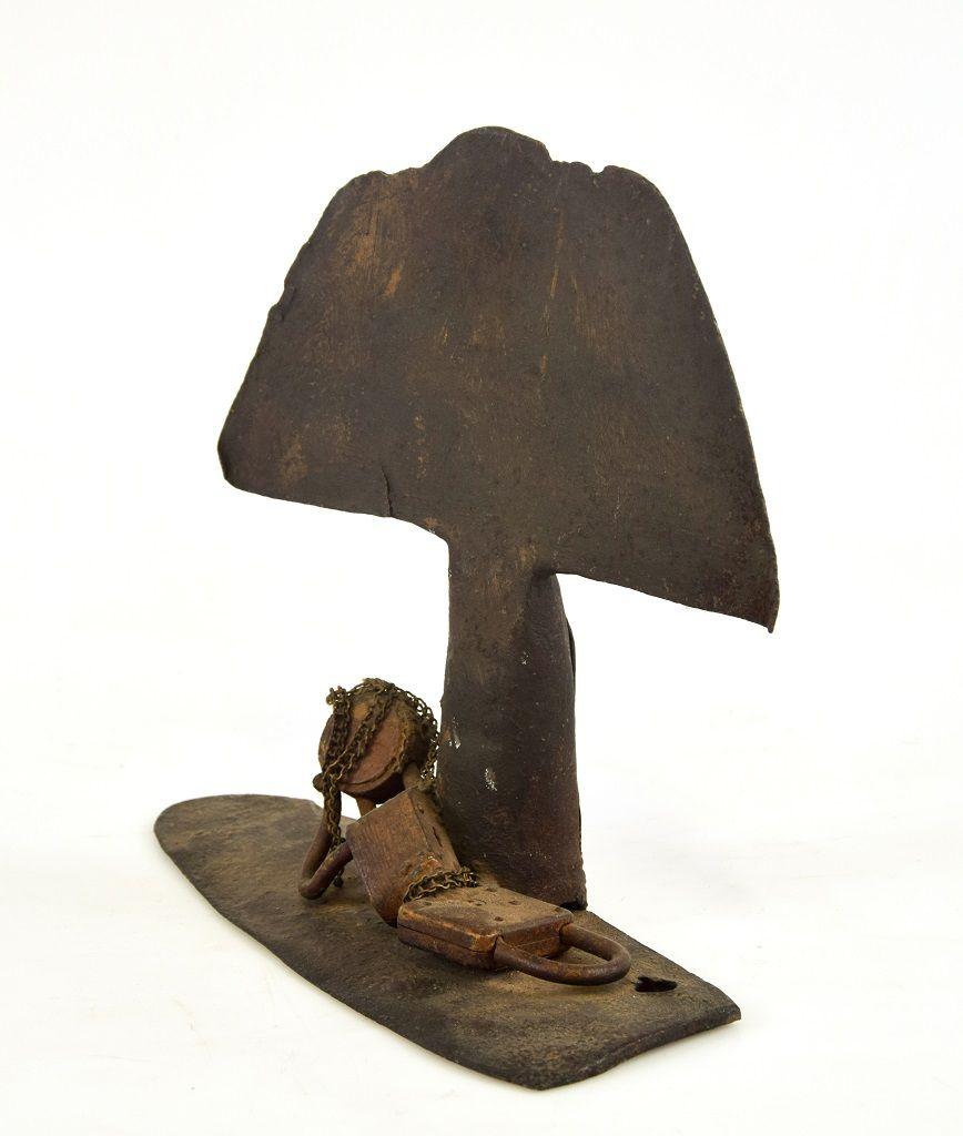 This abstract sculpture is an original iron sculpture realized in the 1970s by Albert Ceen.

This contemporary sculpture represents an abstract iron composition with locks.

Albert Ceen (1903-1976). Australian painter and sculptor, well known in
