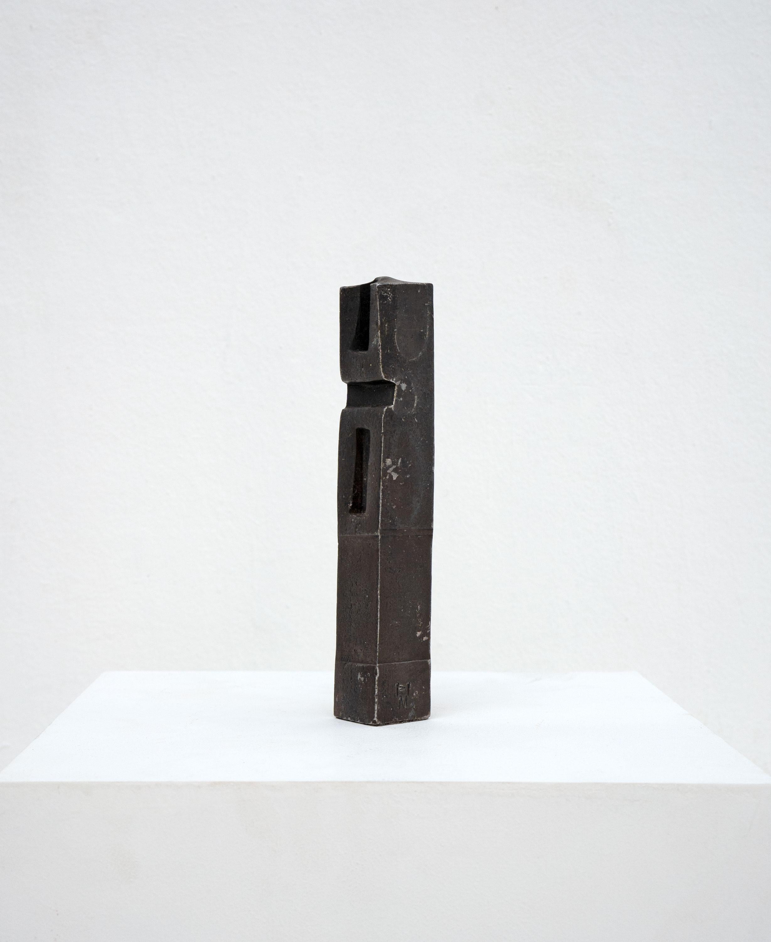 Sculpture abstraite sans titre en fer forgé du sculpteur allemand Hannes Meinhard (1937-2016). 

Monogramme HM.

Dimensions (cm, approx.)
Hauteur : 20
Largeur : 3
Profondeur : 3