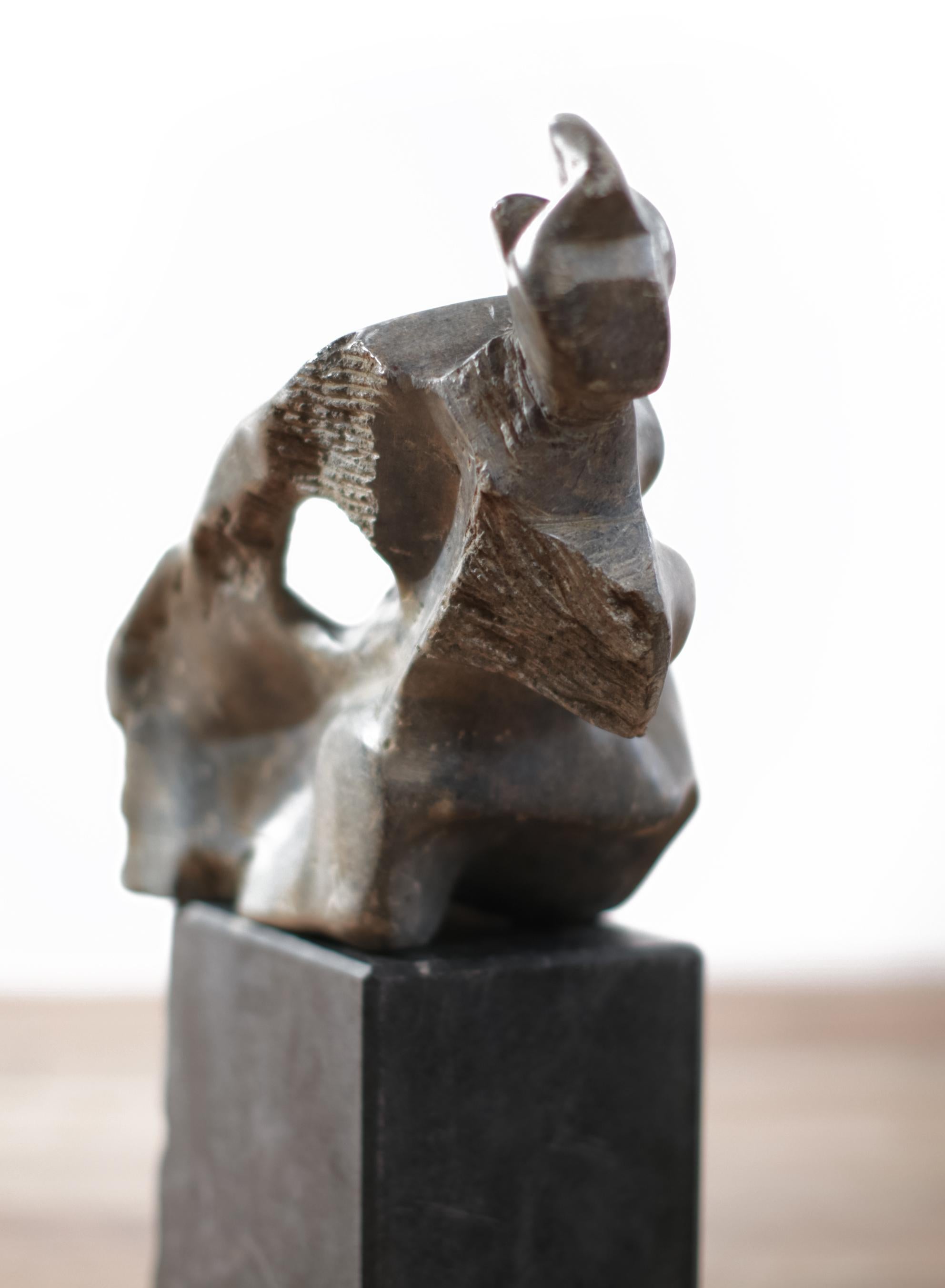 Sculpture abstraite Oiseau de la Terre Femme en vente 8