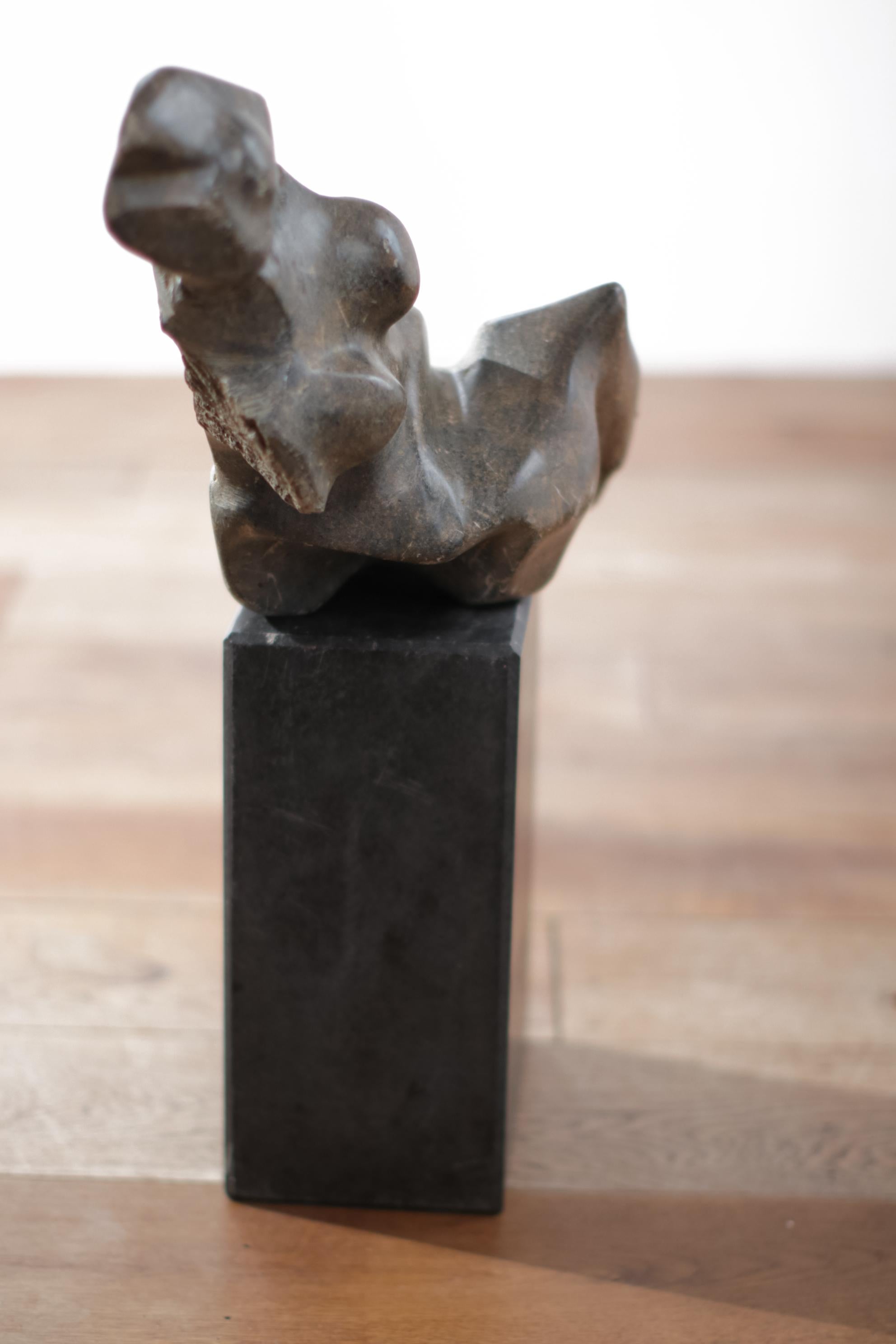 Sculpture abstraite Oiseau de la Terre Femme en vente 9