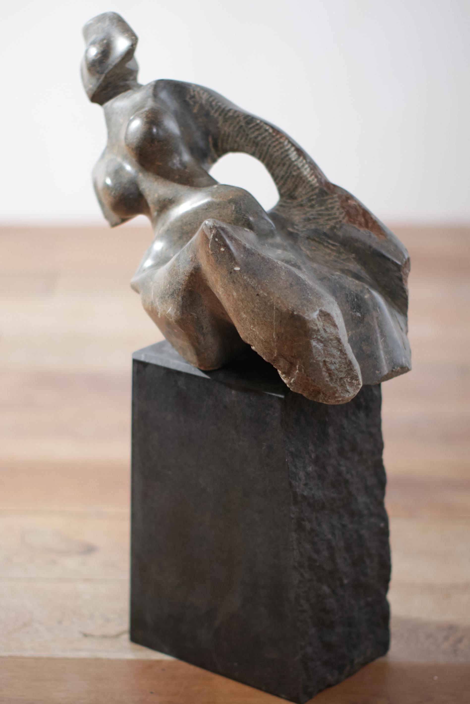 20ième siècle Sculpture abstraite Oiseau de la Terre Femme en vente