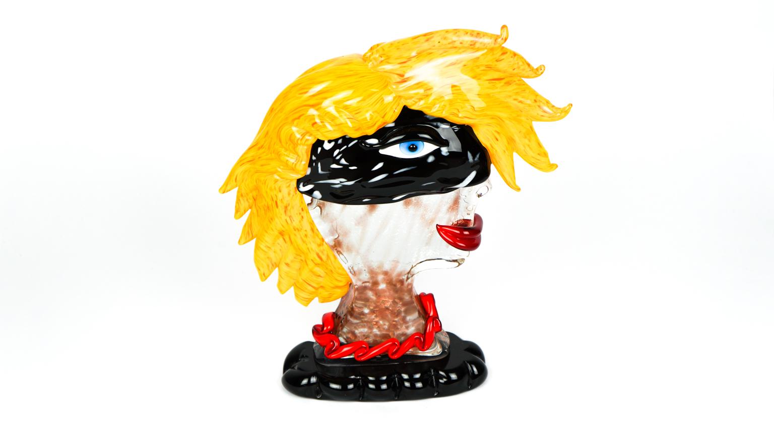 This work, Sculpture Carnival, of art is a tribute to Pablo Picasso, made in Murano glass by the famous master glassmaker Badioli. Single work of rare beauty, full of shades of color, handmade using solid glass and signed by cold engraving from the