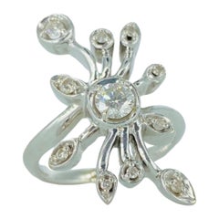 Anillo de cóctel con diseño abstracto de 0,50 quilates de diamantes y oro blanco de 14k