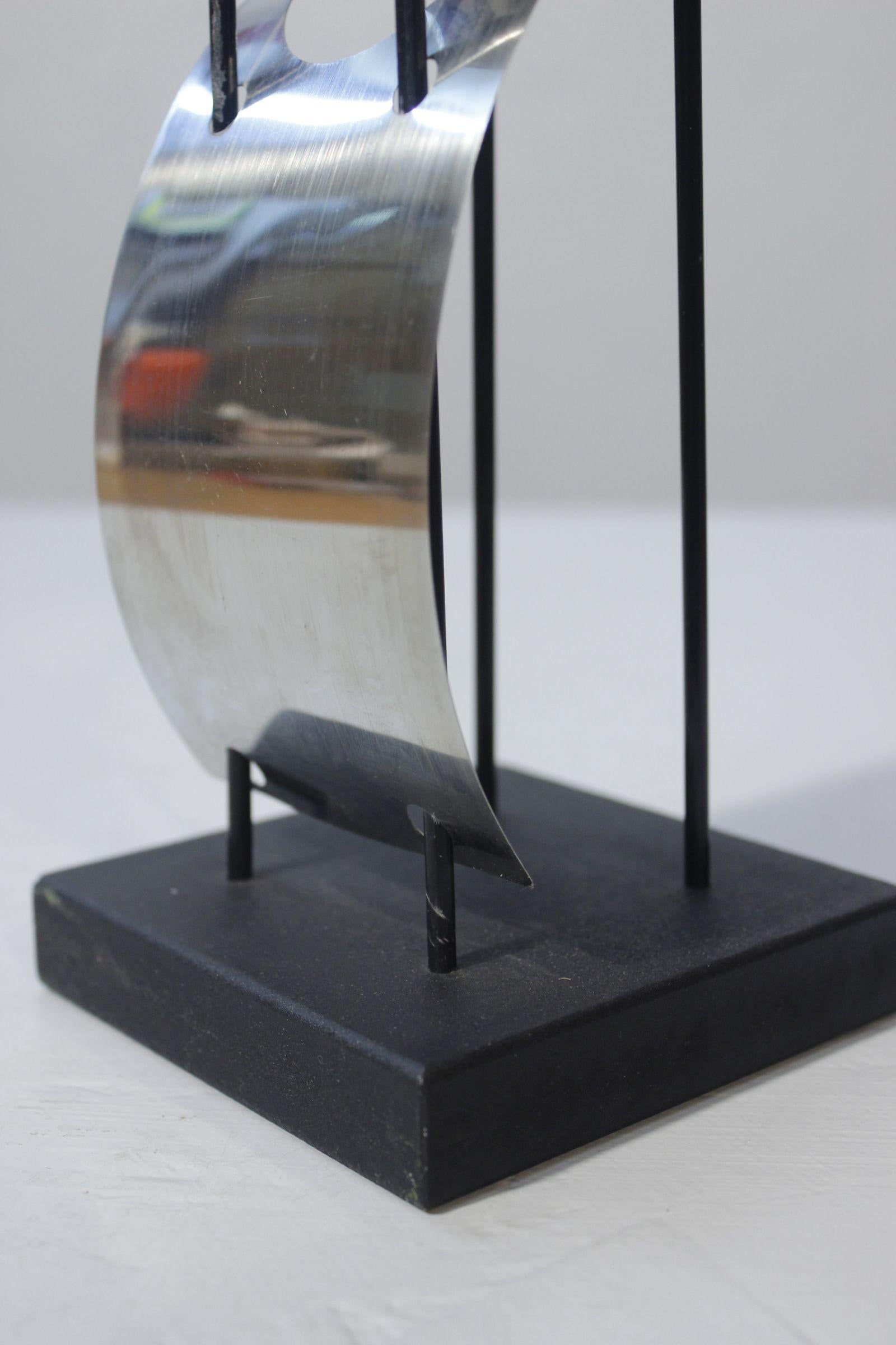 Abstract space Age sculpture in sheet metal on wooden base, France 1970s For Sale 3