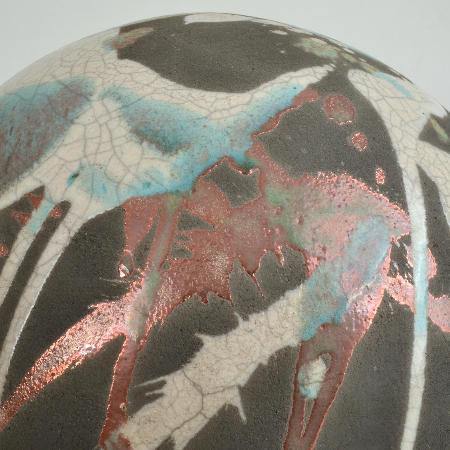 Abstrakte kugelförmige Keramik-Skulptur  im Angebot 3
