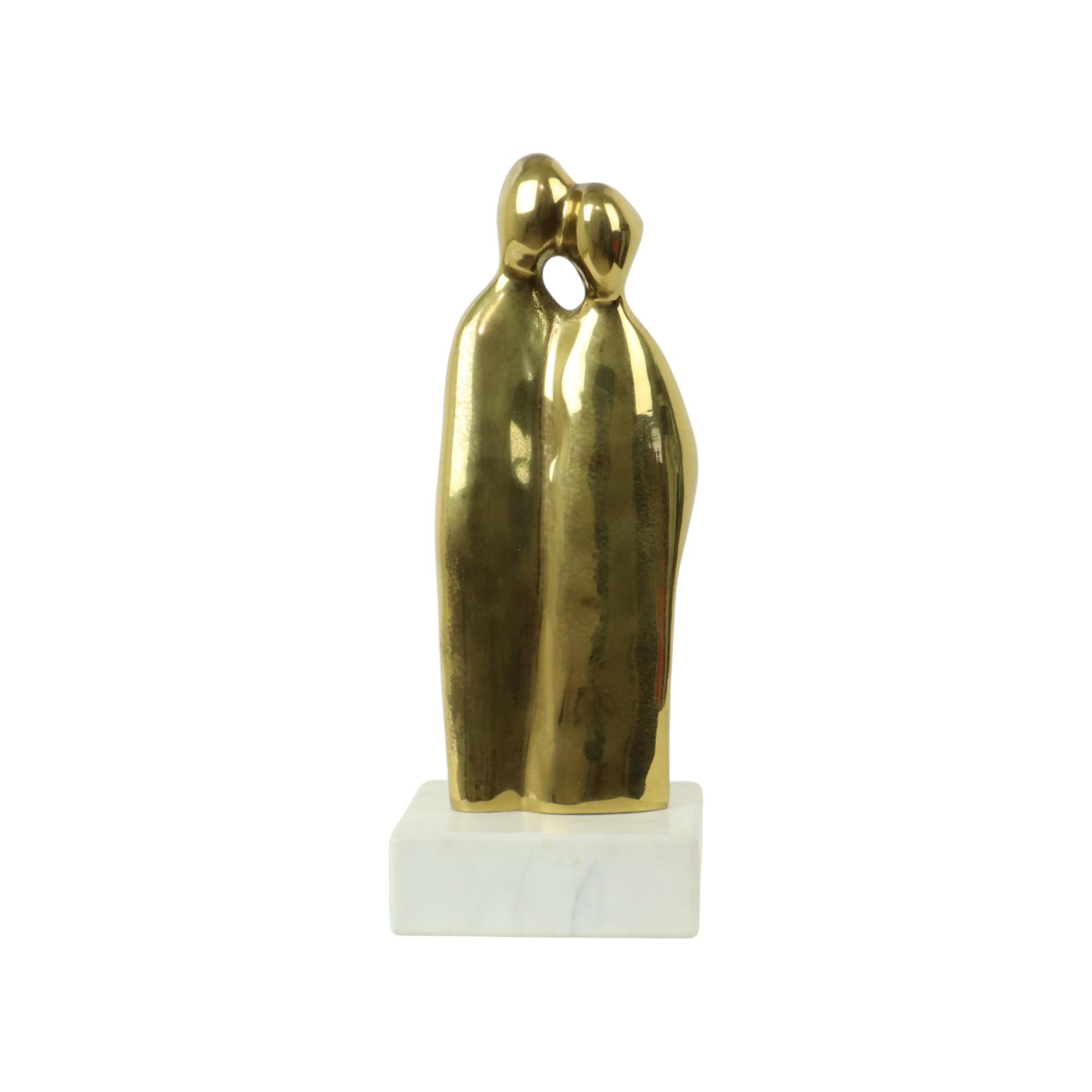 Abstract and modern statue of a man and woman, made of yellow copper, or brass, mounted on a heavy square base made of Carrara marble, circa late 20th century, not marked.

In perfect vintage condition, the brass has a beautiful age patina, no