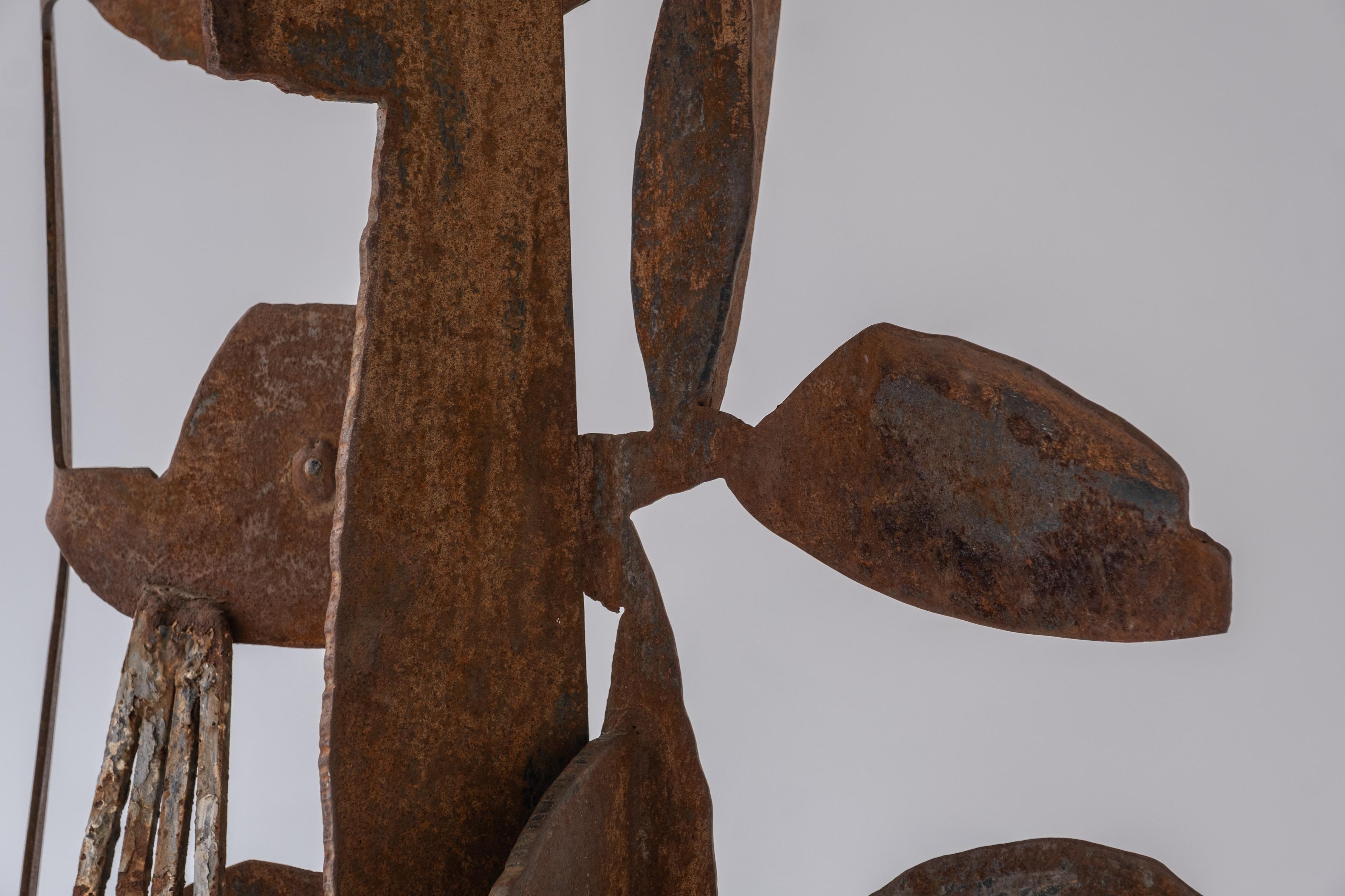 Abstract steel sculpture, designed and manufactured in the late 1960s.  For Sale 4