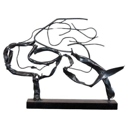 Escultura abstracta de acero, firmada y fechada